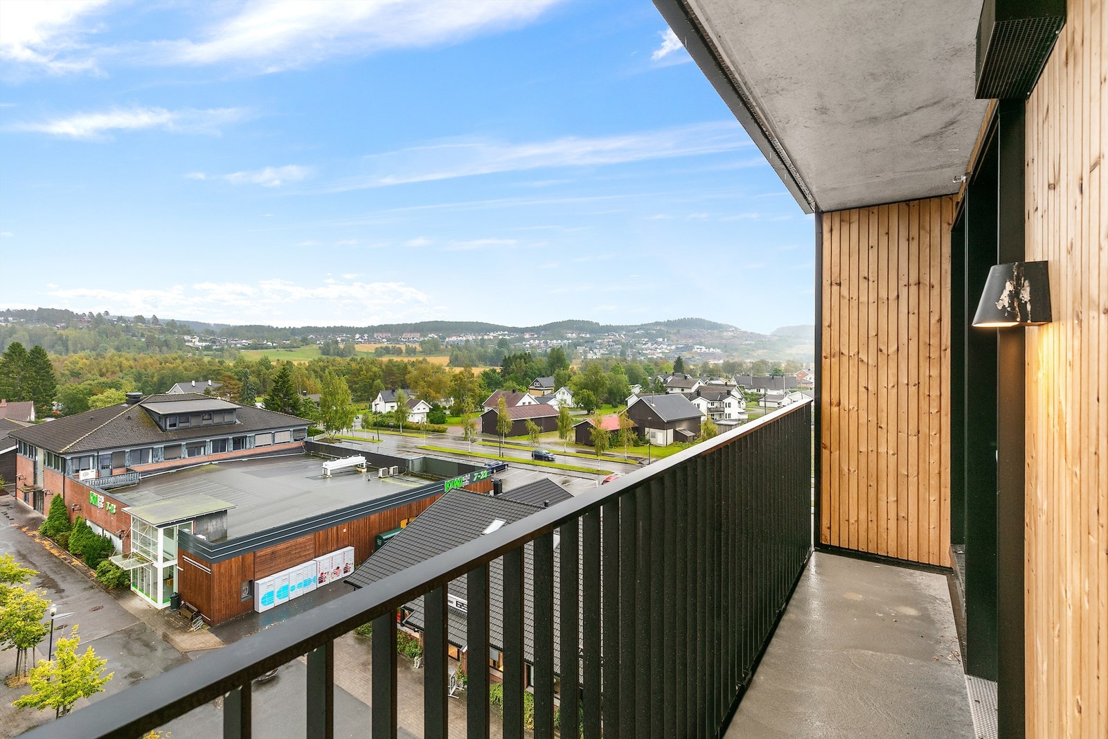 Fra soverommet er det direkte utgang til en privat balkong på ca. 4,5 m2. Galleribilde