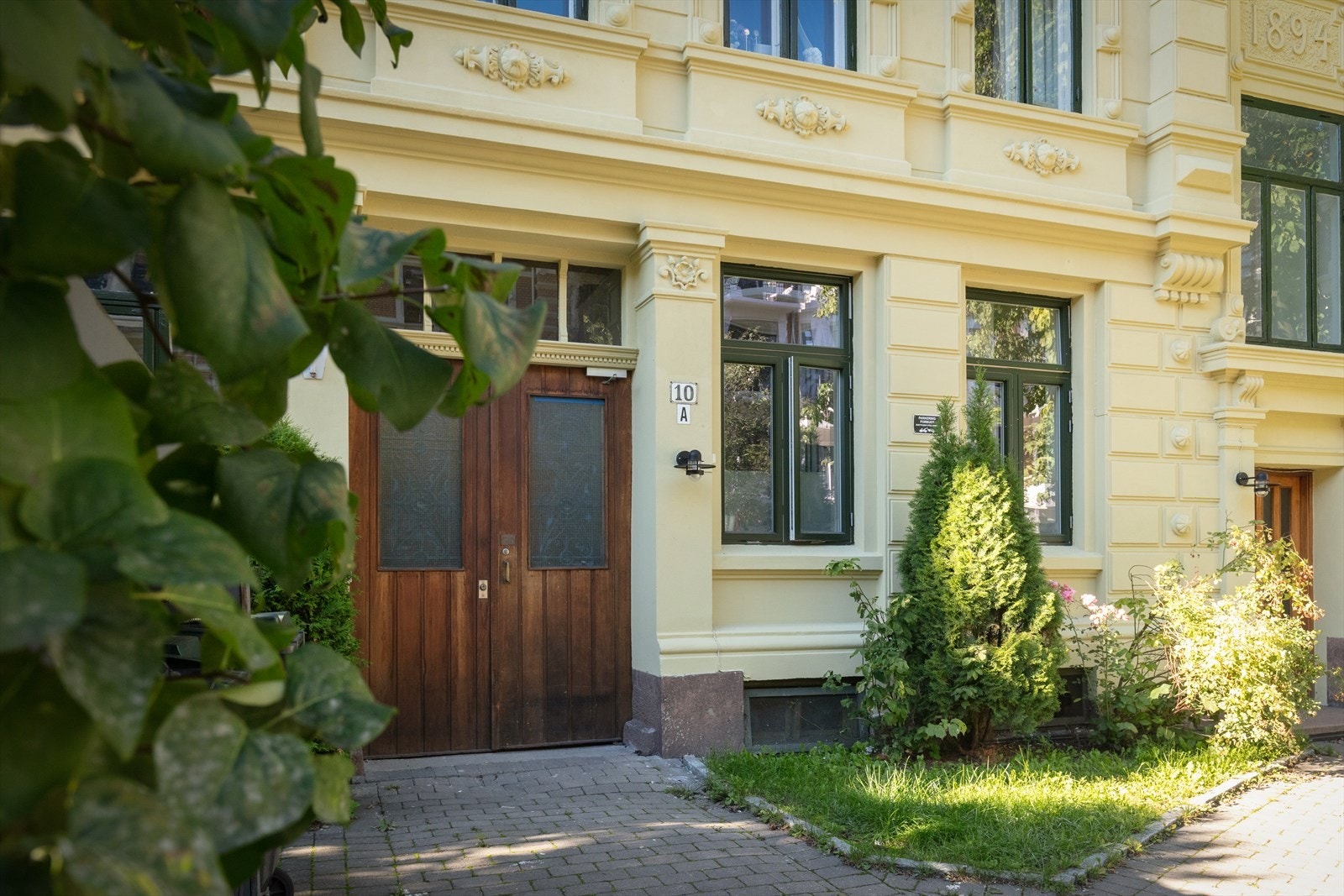 Leiligheten ligger i en klassisk bygård. Galleribilde