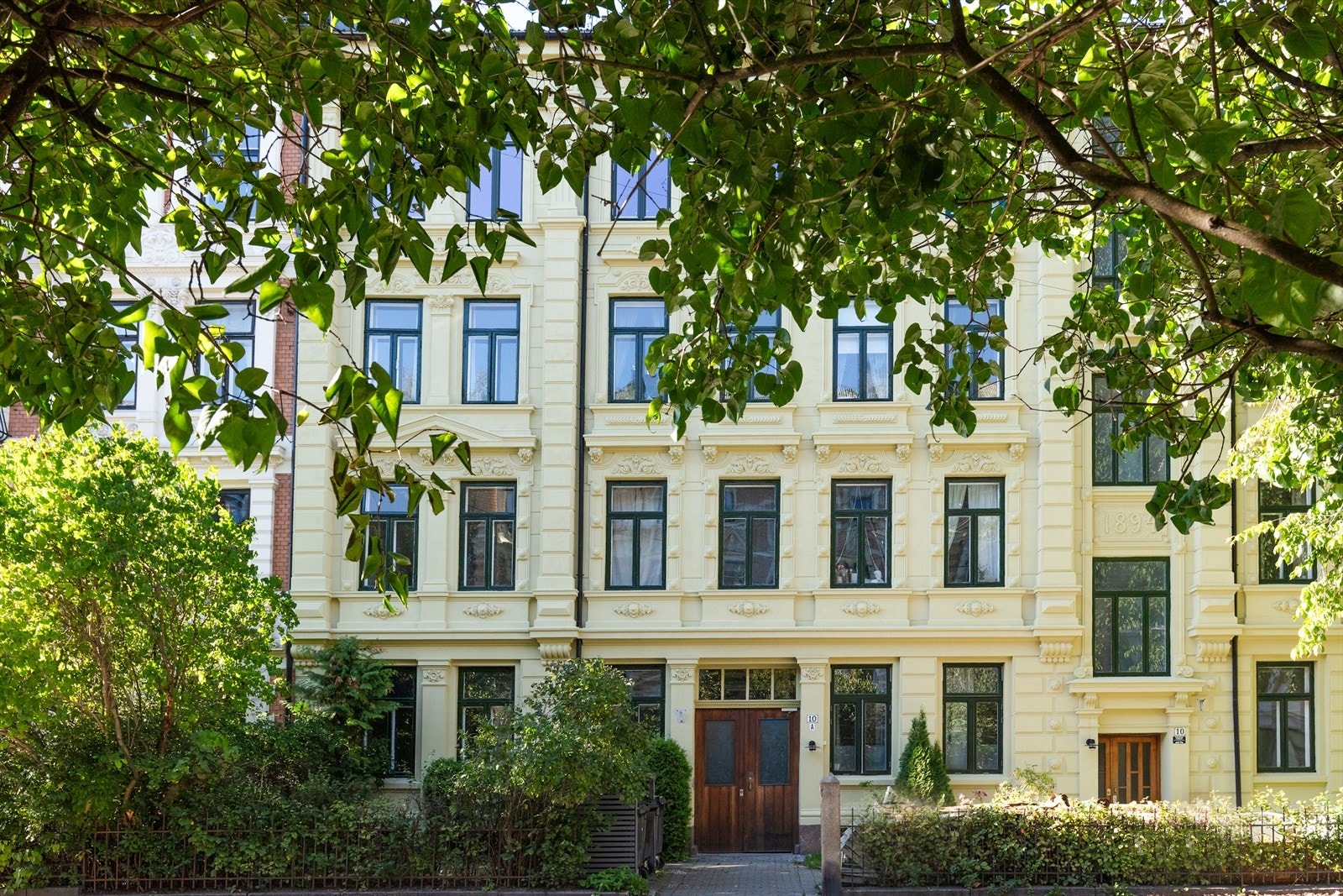 Leiligheten ligger i et særdeles attraktivt og etablert boligstrøk med en av Frogners beste adresser - like bak Slottet. Galleribilde