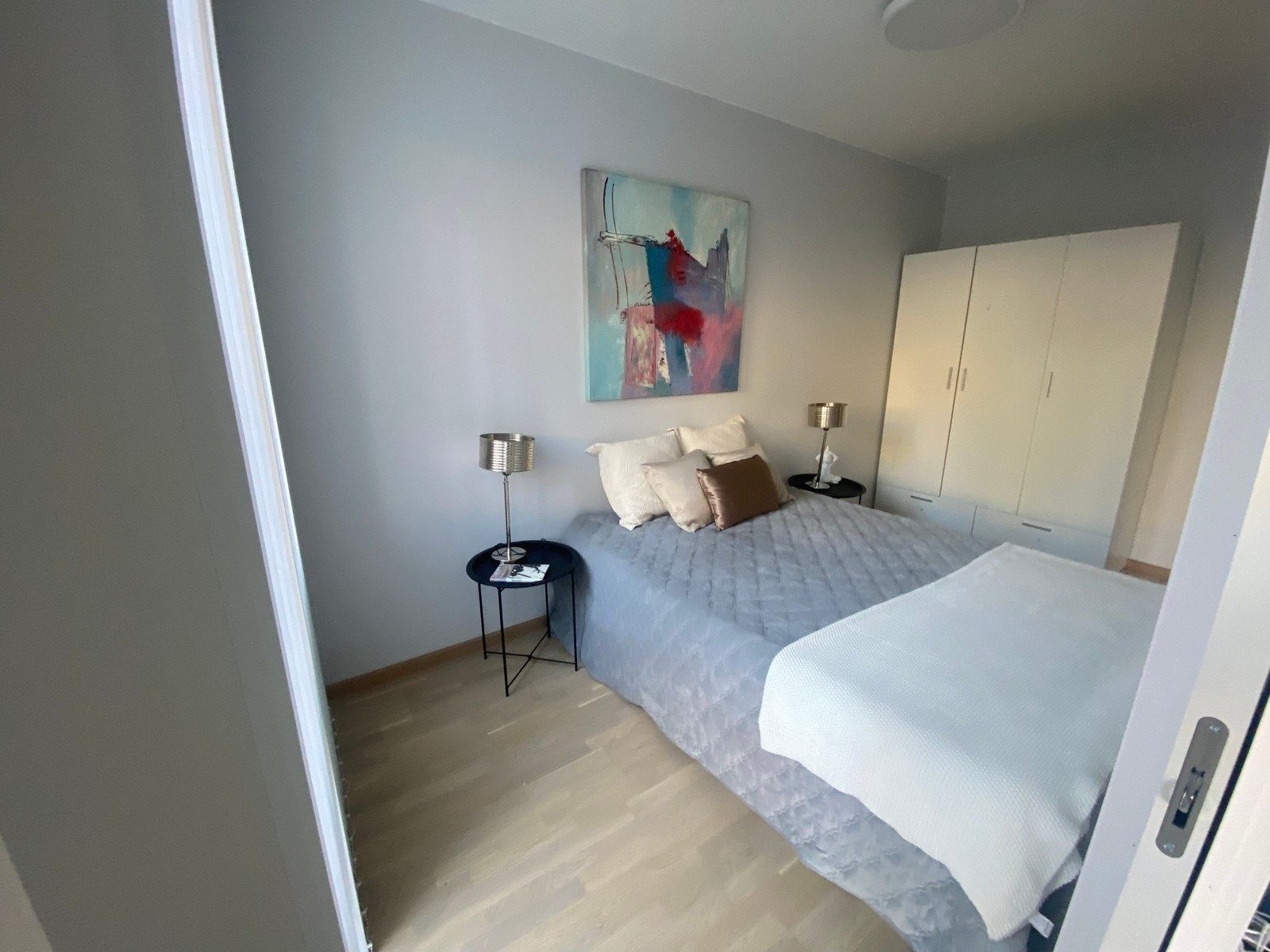 Soverom med plass til garderobeskap Galleribilde