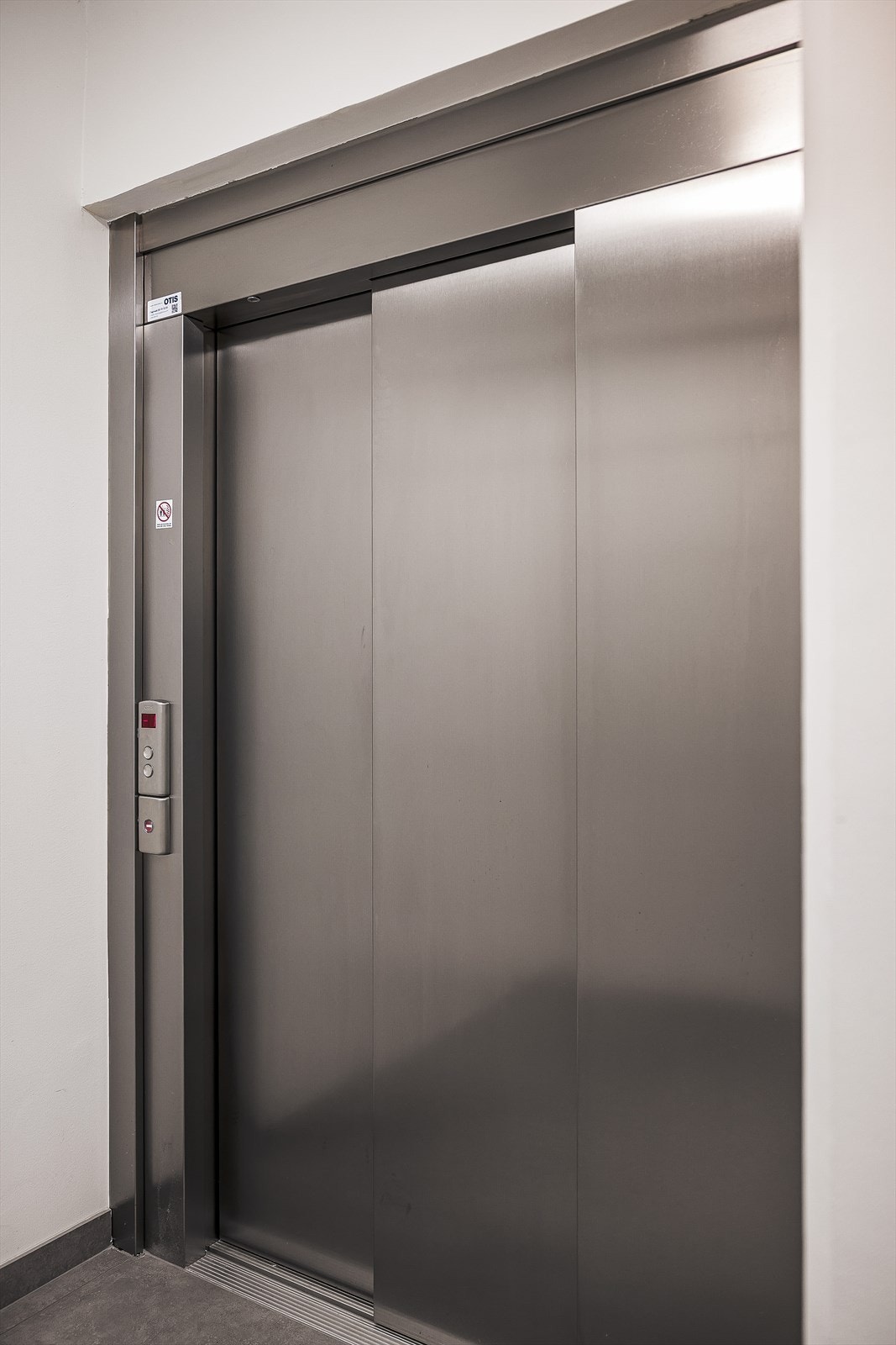 Heis fra garasjen til leilighetens etasje Galleribilde