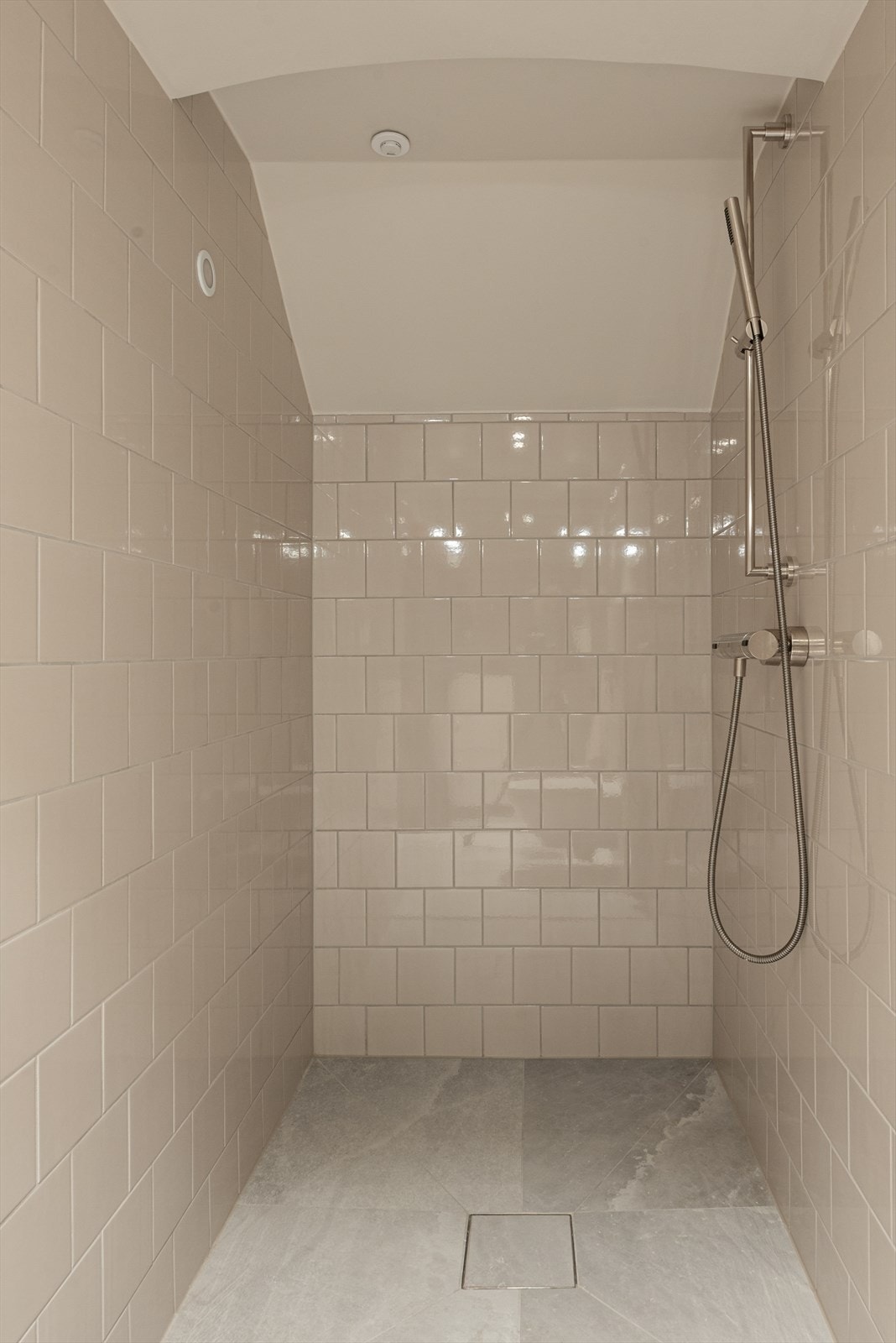 Dette sikrer høyere driftssikkerhet, lavere energiforbruk, redusert plassbruk samt enkel service og vedlikehold, foruten å nevne optimal inneklimastyring Galleribilde