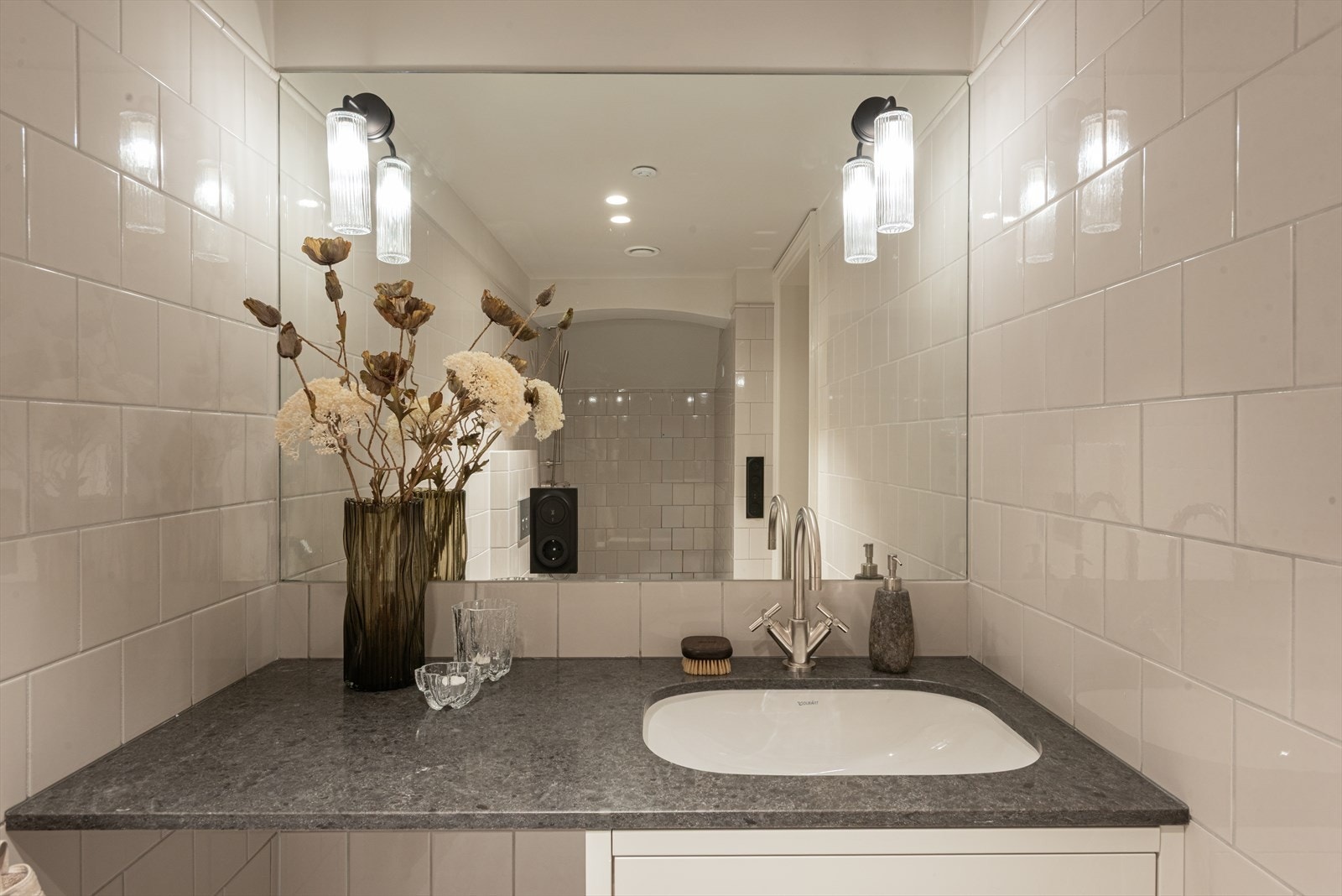 Ventilasjon, vannbåren varme og varmtvannsproduksjon er samlet i et integrert system fra NIBE Galleribilde