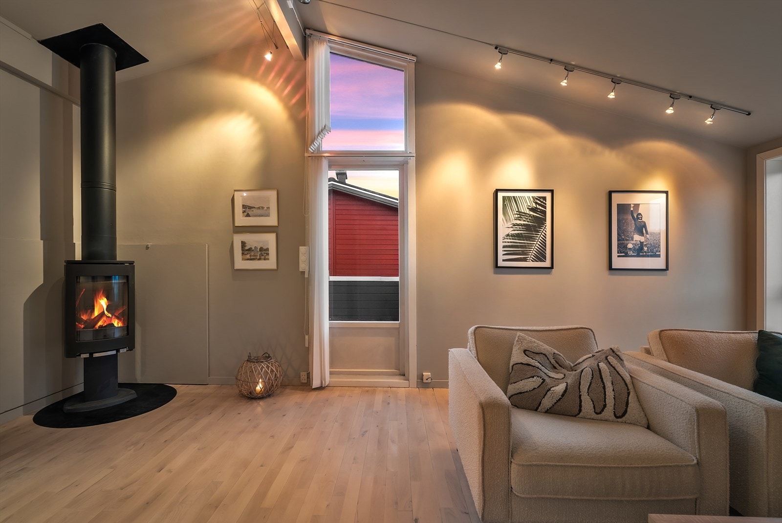 Fra stuen har du også utgang til balkong, vendt mot vest. Galleribilde