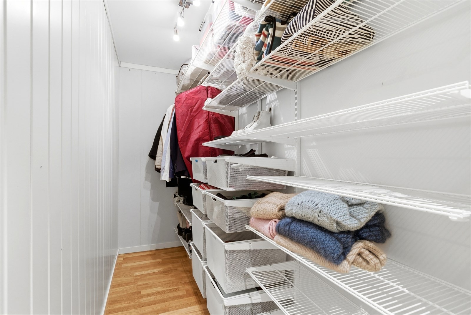 Soverommene er adskilt av en bod, benyttet som garderoberom. Galleribilde