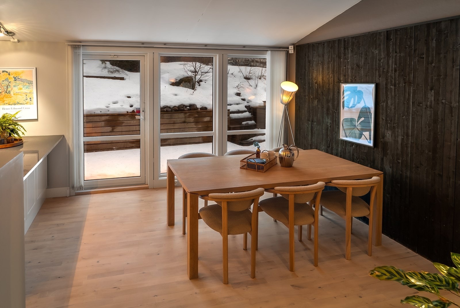 Uteområdet fungerer fint som en forlengelse av spisestuen på sommerstid. Galleribilde