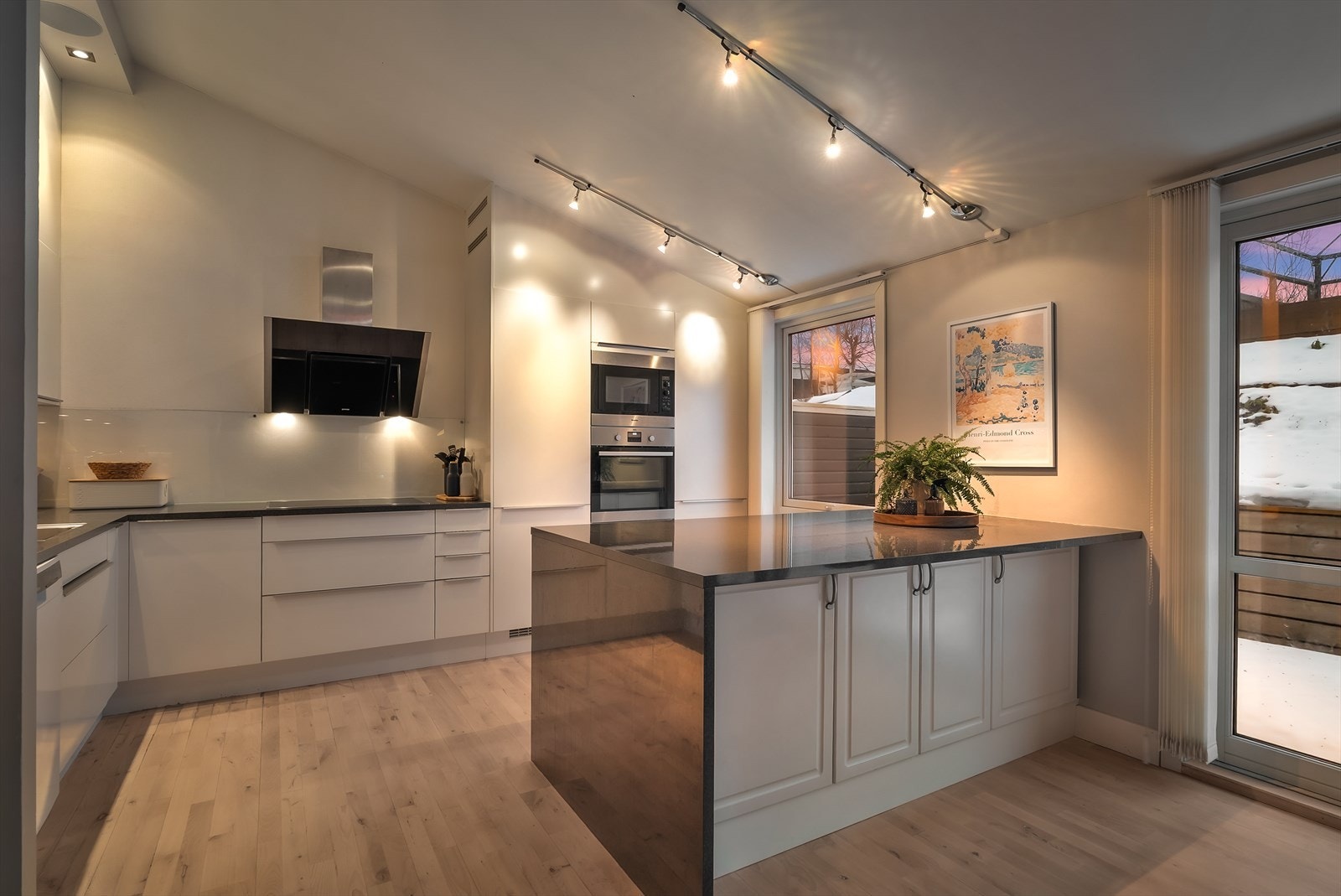 Boligen er oppusset i tråd med ønske og behov, og fremstår som gjennomgående moderne. Galleribilde