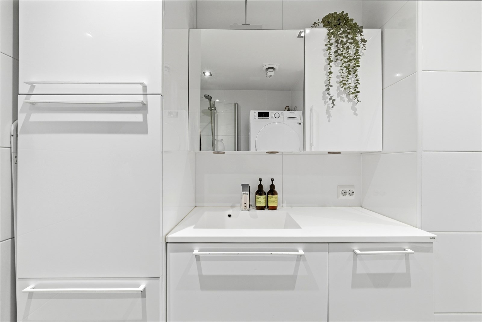 Rommet er flislagt fra topp til tå, og har fått tilstandsgrad 1 på alle punkter. Galleribilde