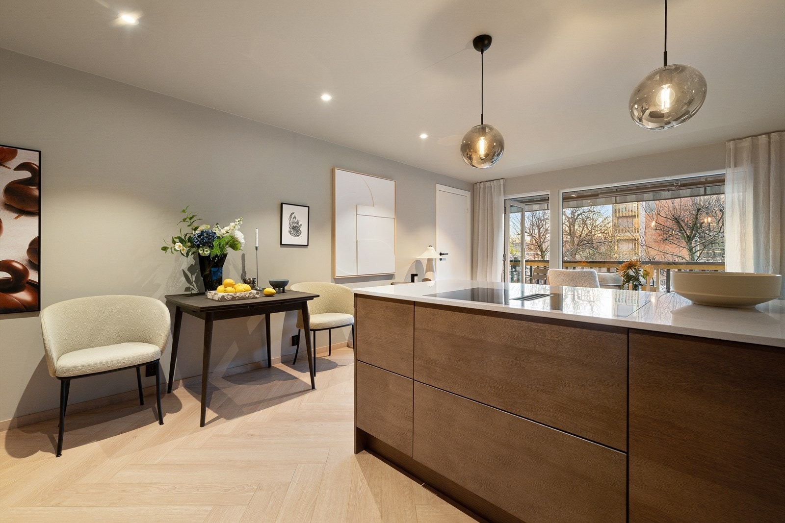 Belysningen er dimbar og kan i tillegg styres gjennom Plejd-appen. Galleribilde