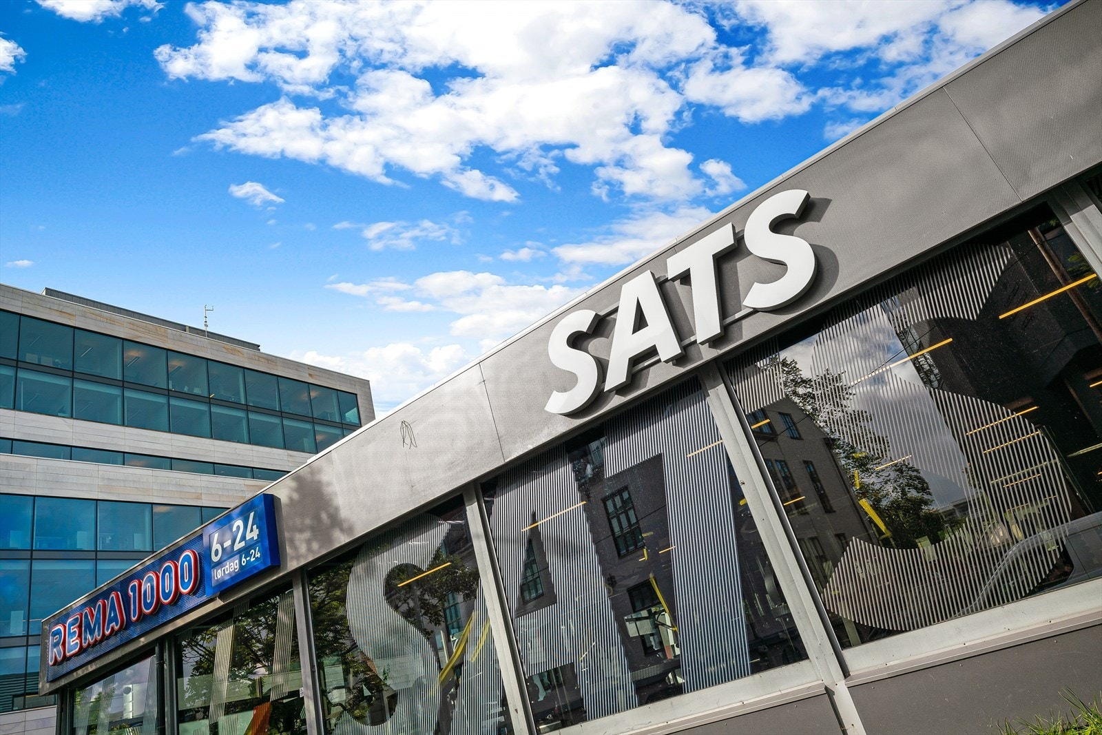 Ca. 550 meter til REMA 1000 og SATS på Hoff. Galleribilde