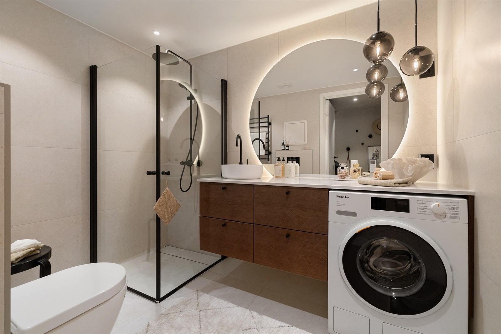 Praktisk nisje for vaskemaskin. Galleribilde