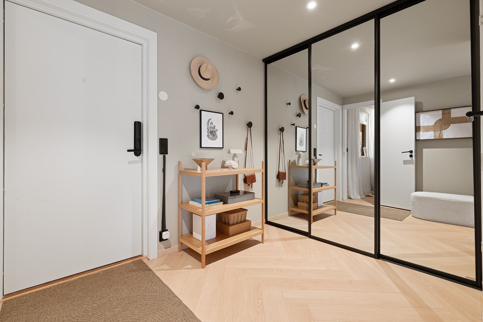 I tillegg til rikelig med lagringsplass i leiligheten og bod på terrasse, disponerer leiligheten bod i kjeller på ca. 5 kvm. Galleribilde