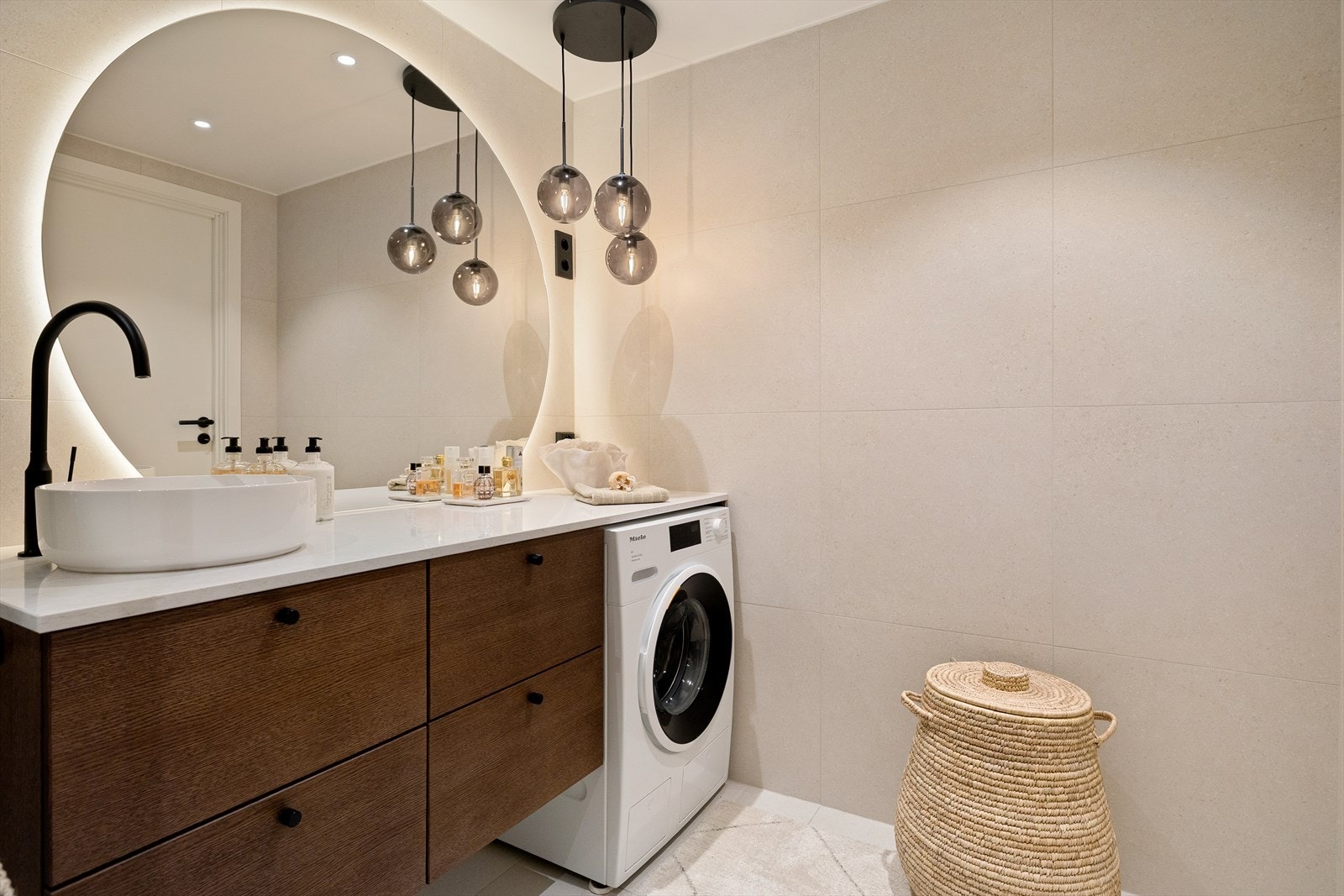 Totalrenovert i 2025 med nytt sluk og membran (arbeidet er dokumentert). Galleribilde