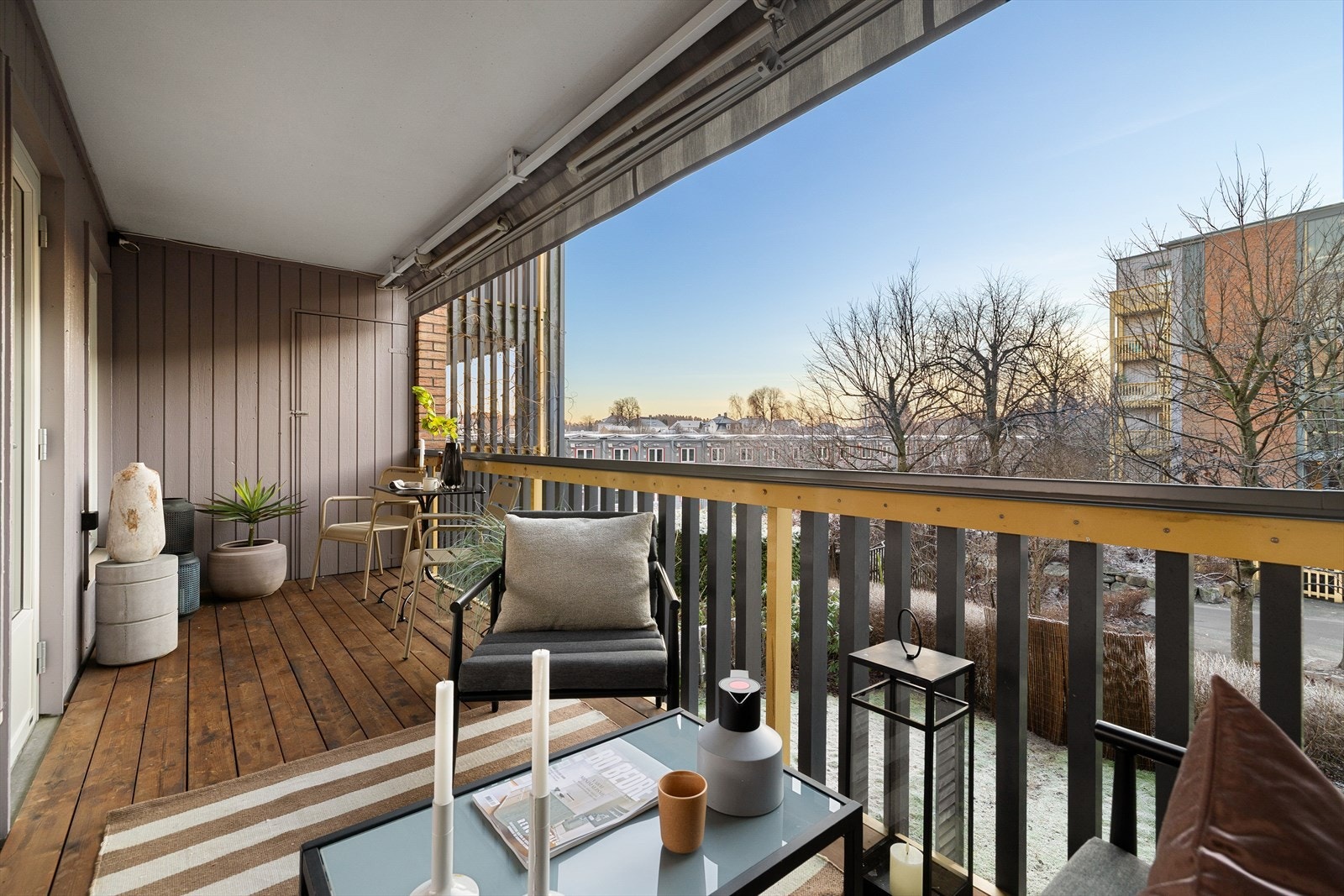 God plass til flere sittesoner. Meget praktisk utvendig bod på ca 2 kvm. Galleribilde