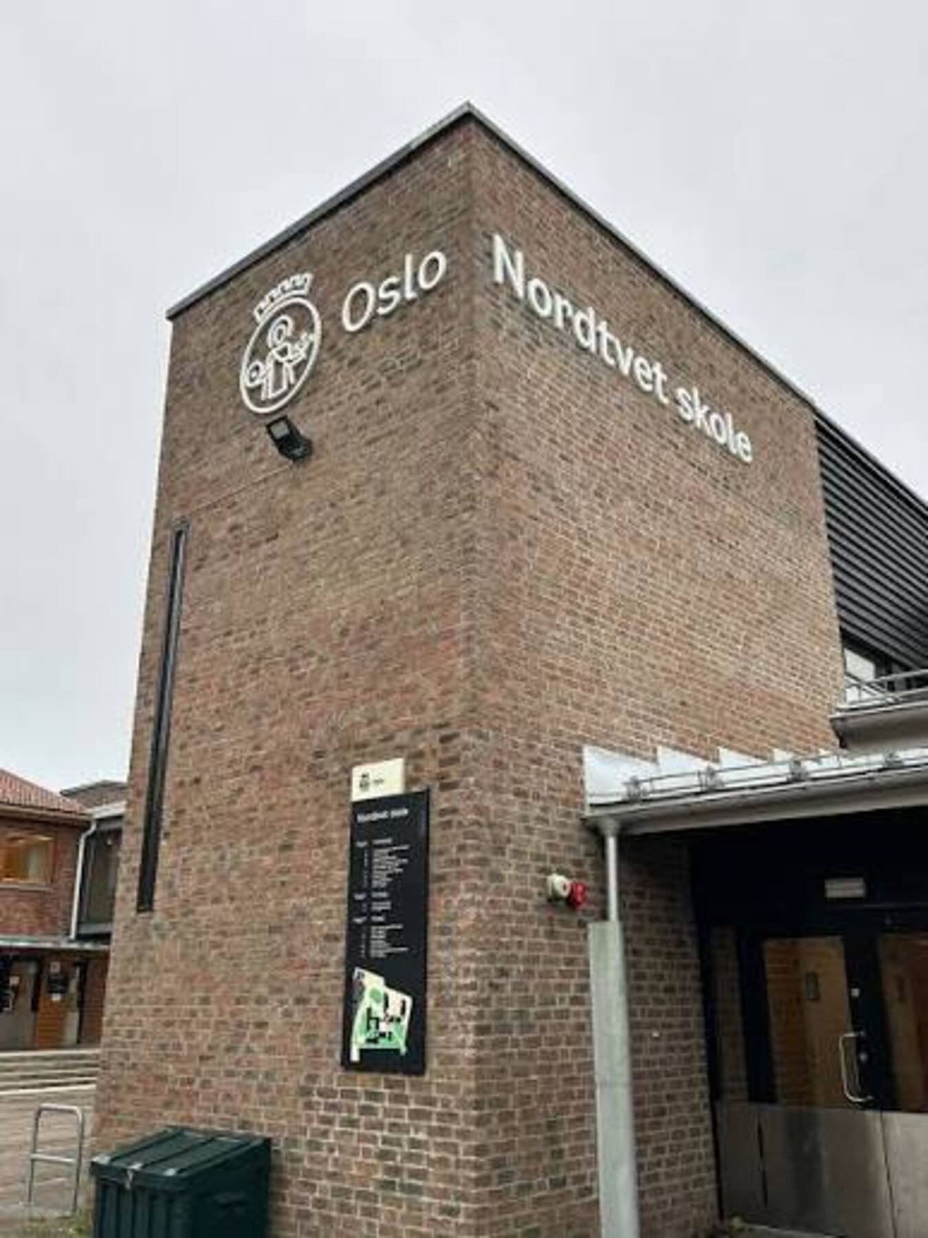 Populære Nordtvet skole og Nordvet bad ligger ca. 5 min. gange unna med klasser fra 1. til 7. trinn Galleribilde