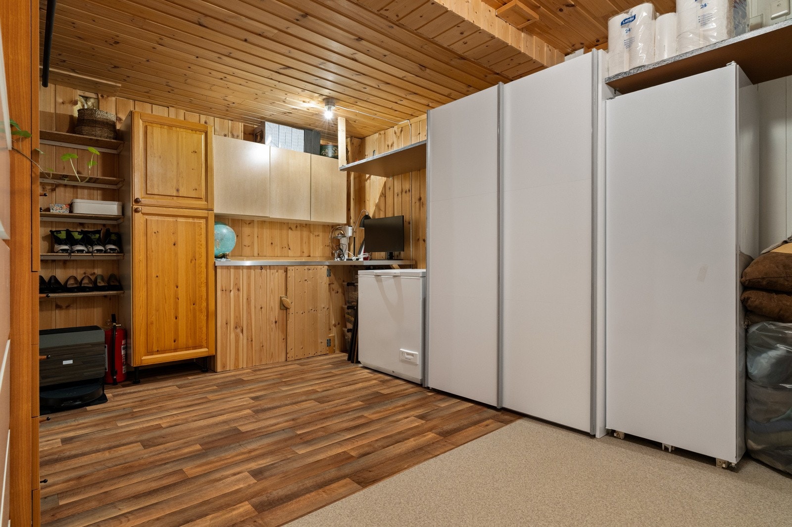 Det er svært gode lagringsmuligheter i Råket 3. I sokkelen finner du et bodrom på hele 16,5 kvm. Dette rommet var tidligere benyttet som et kjøkkenrom. Galleribilde