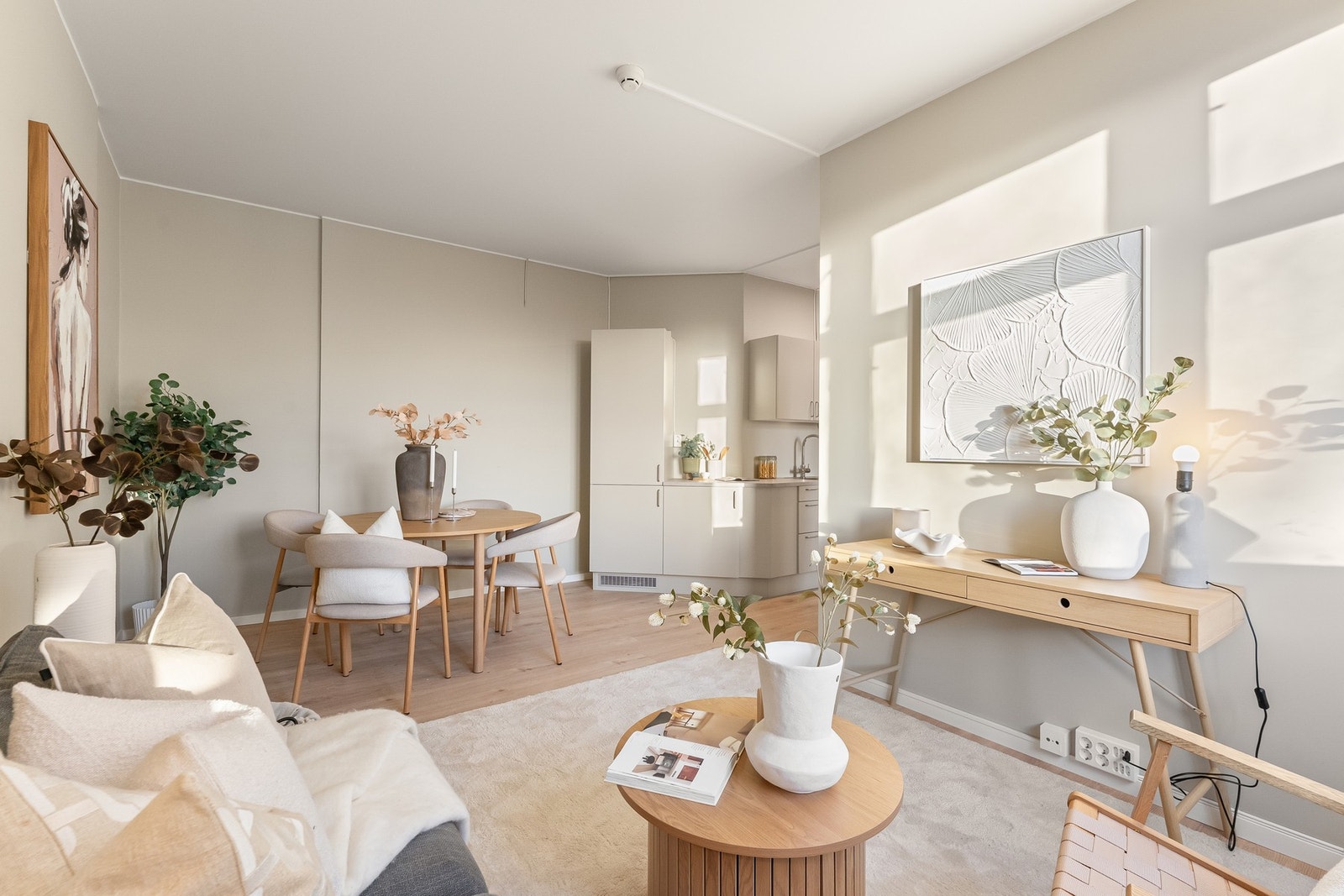 Lekre fargevalg og slitesterk laminat i gulv. Galleribilde