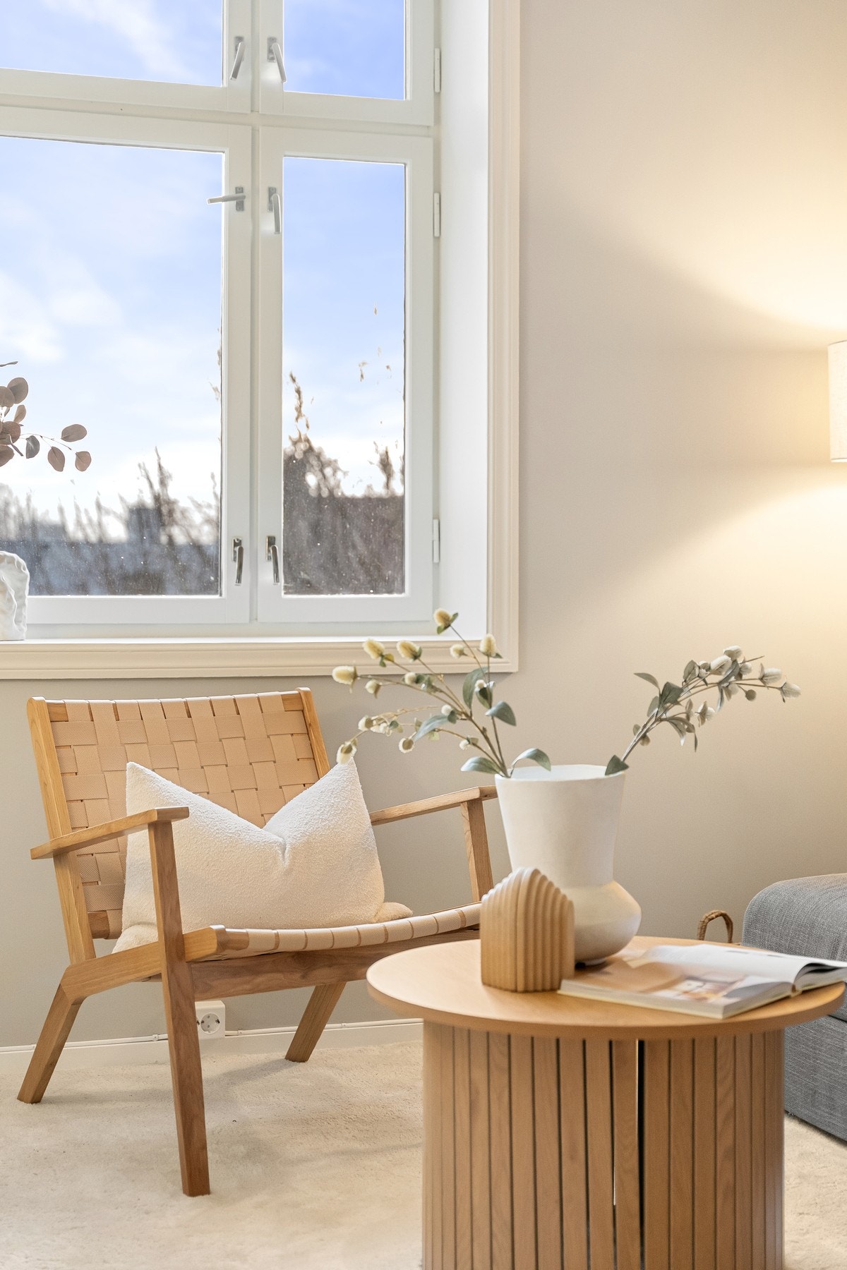 Lys og luftig stue med plass til sofagruppe og tilhørende møblement. Galleribilde