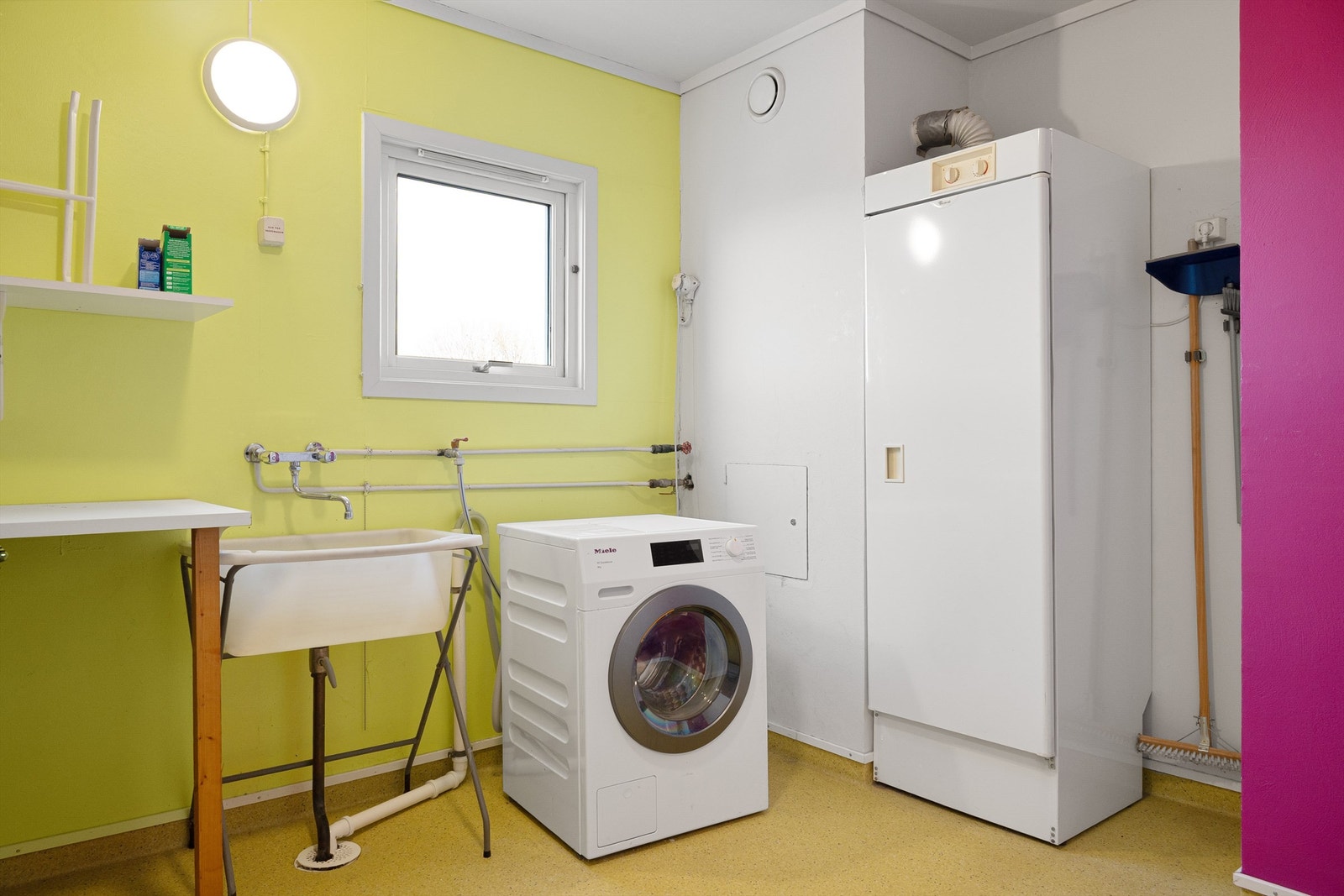 Felles vaskerom. Galleribilde