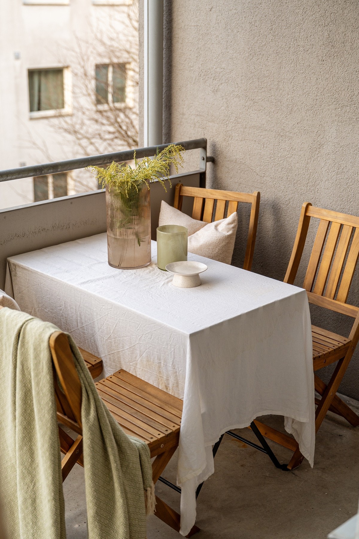 Balkongen er på 5 kvm og det er god plass til utemøbler Galleribilde