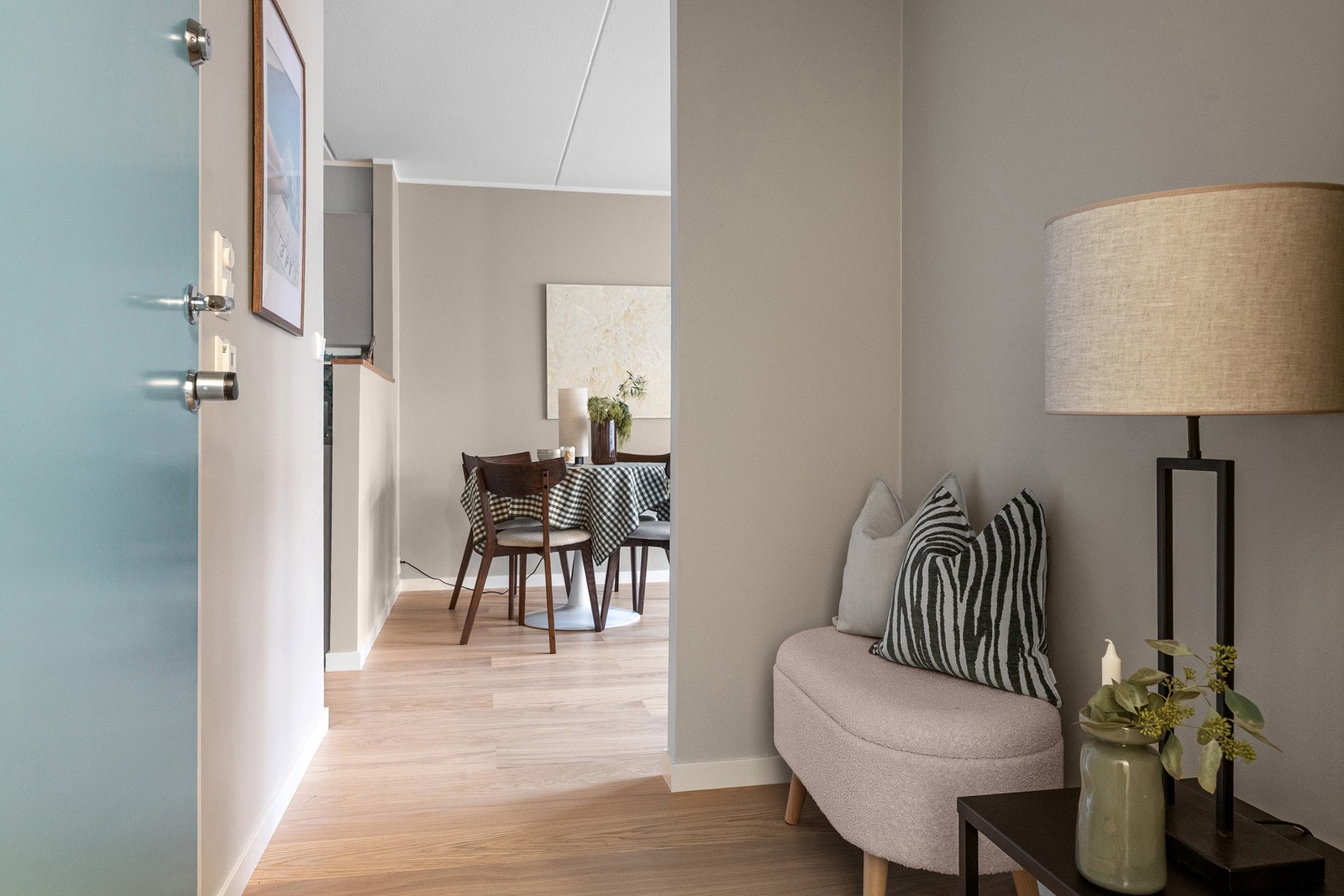 Entrè med plass til garderobeskap Galleribilde