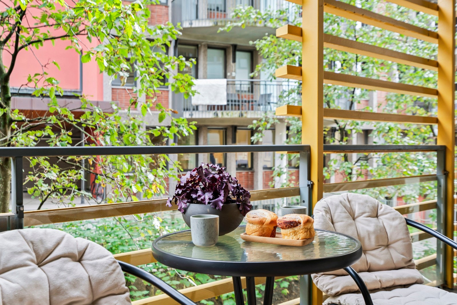 I tillegg til din egen balkong, disponerer også sameiet en felles takterrasse med fantastiske sol- og utsiktsforhold. Galleribilde