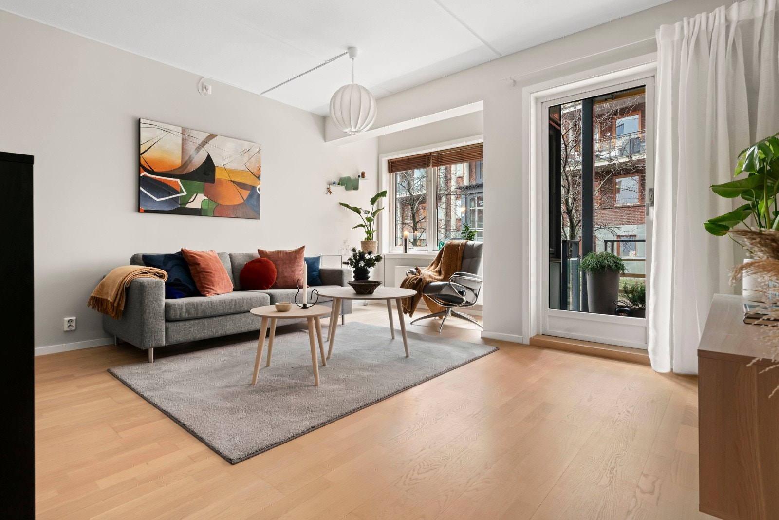 Her kan du enkelt møblere etter ønske og behov, med god plass til stor sittegruppe som kan romme flere gjester. Galleribilde