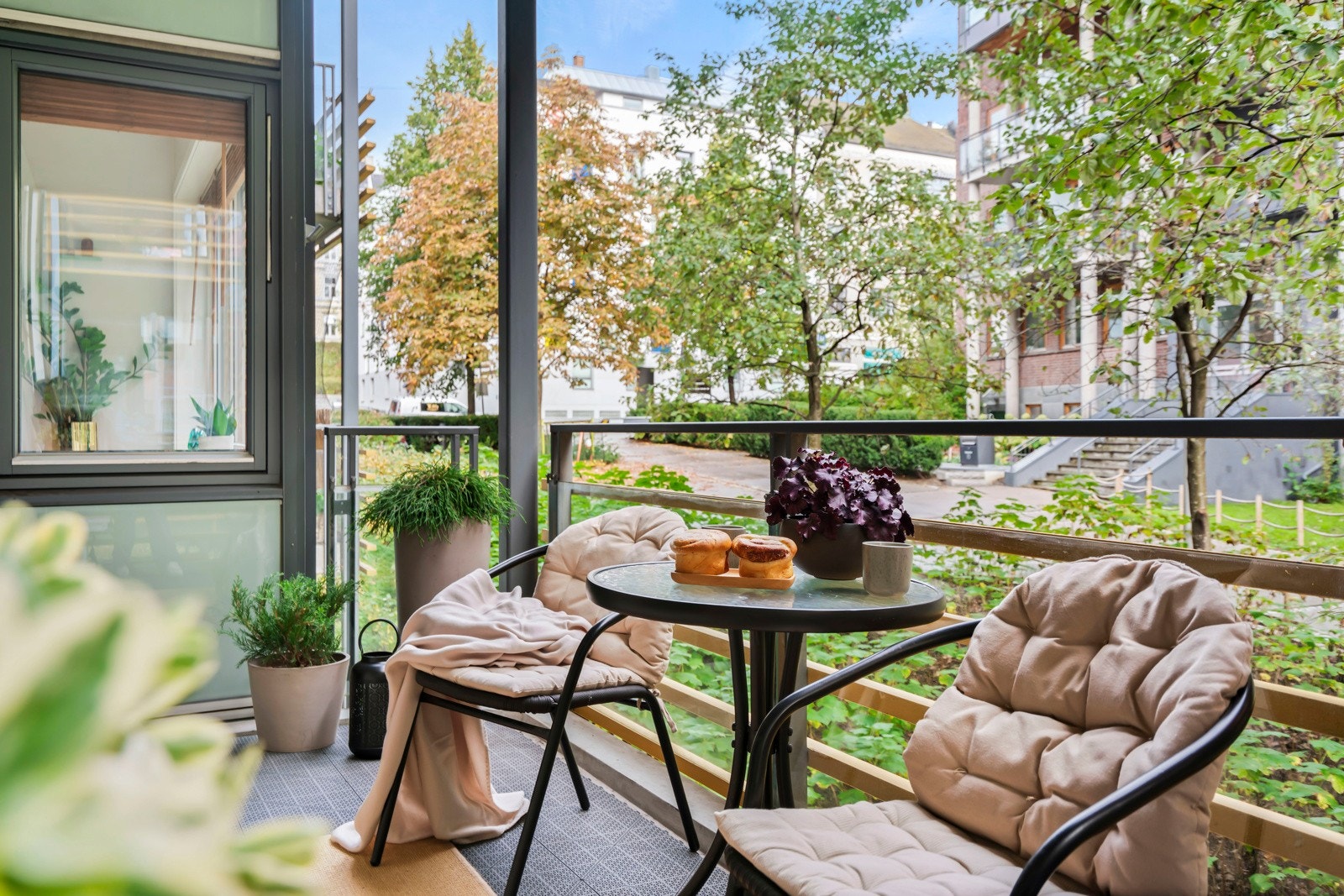 Grønt utsyn i rolige omgivelser. Galleribilde