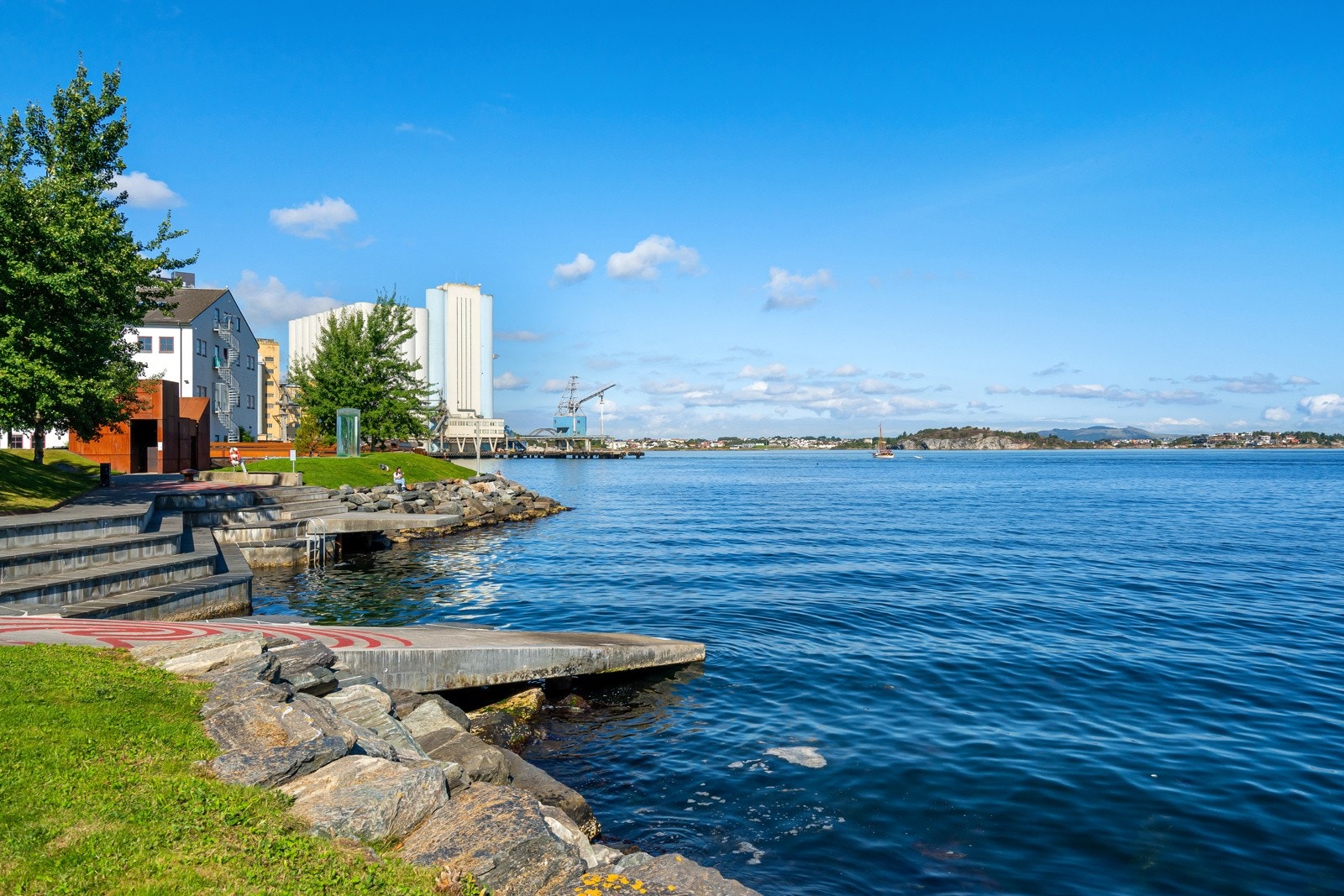 Like ved boligen er det perfekte badesteder om sommeren. Galleribilde