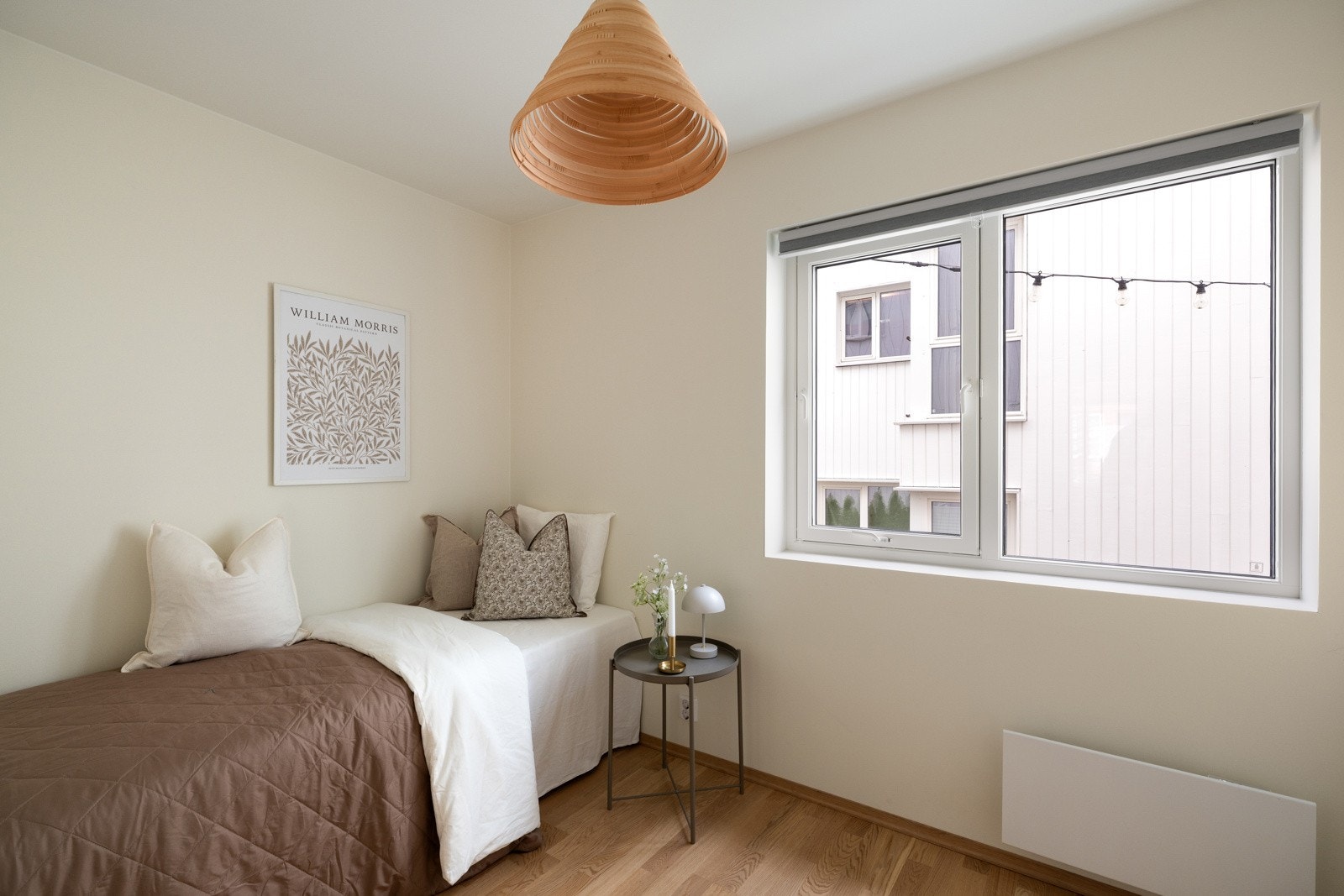 Alle rommene har god plass til seng, garderobeskap og øvrig møblering, og egner seg like godt som barnerom, gjesterom eller hjemmekontor. Galleribilde