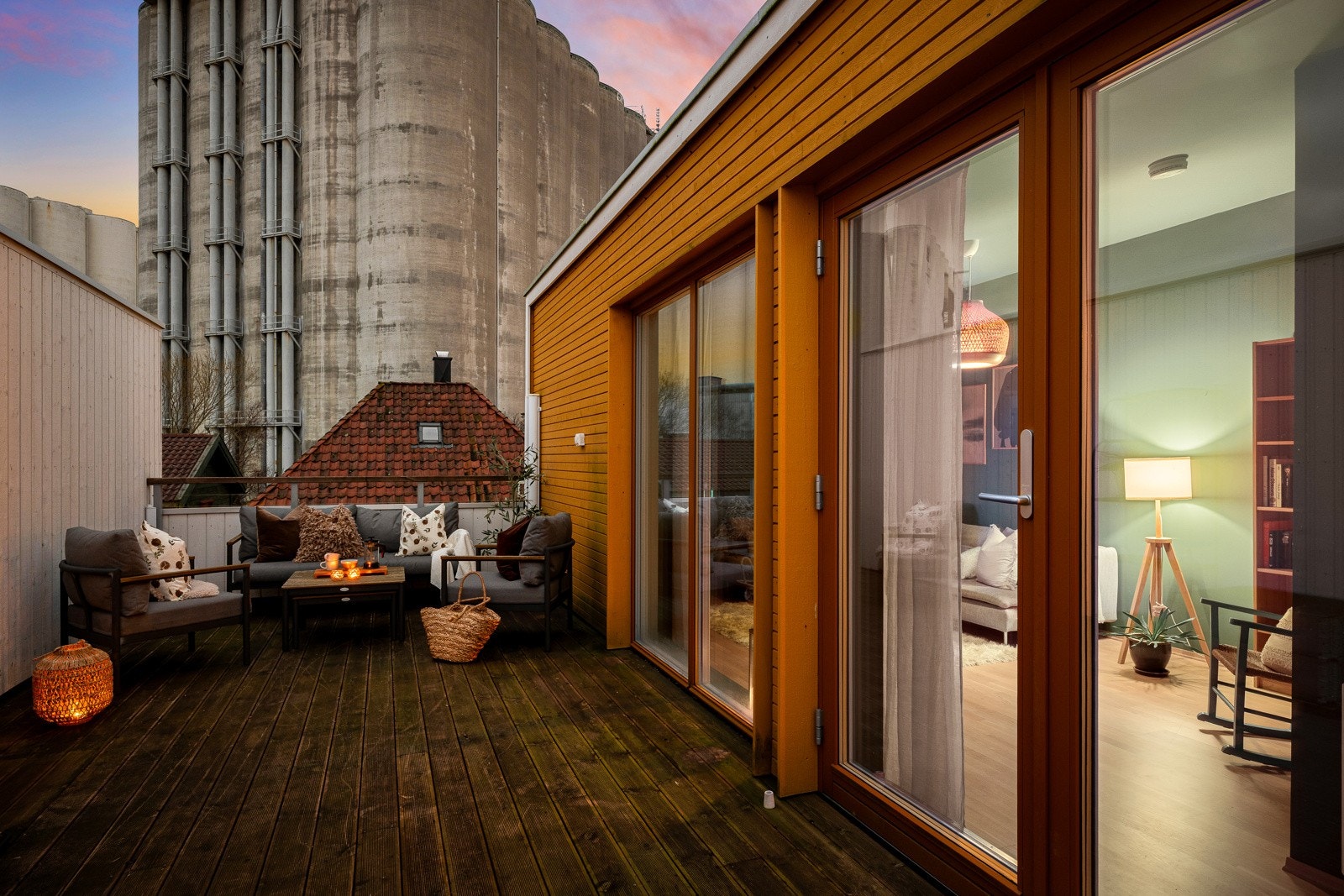 Takterrassen har blant annet utvendig stikk som gjør det mulig å etablere varmelampe for de kjølige kveldene. Galleribilde