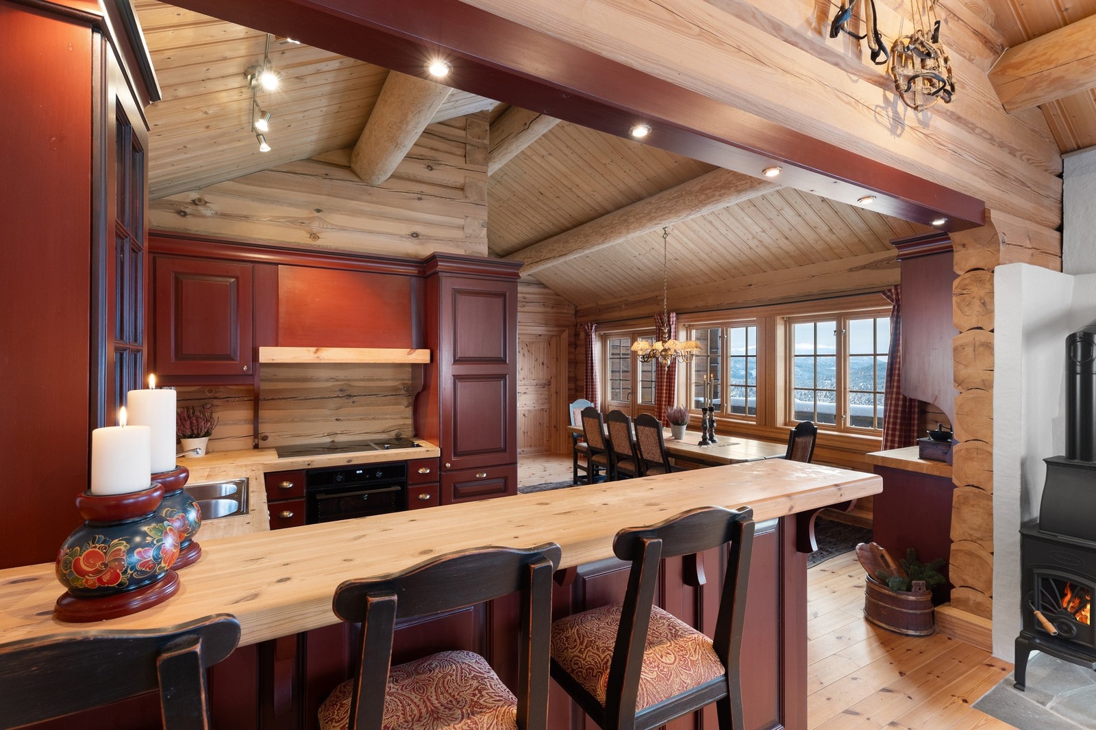 Kjøkkenet har innredning fra Garatun - tidløs og i høy kvalitet Galleribilde