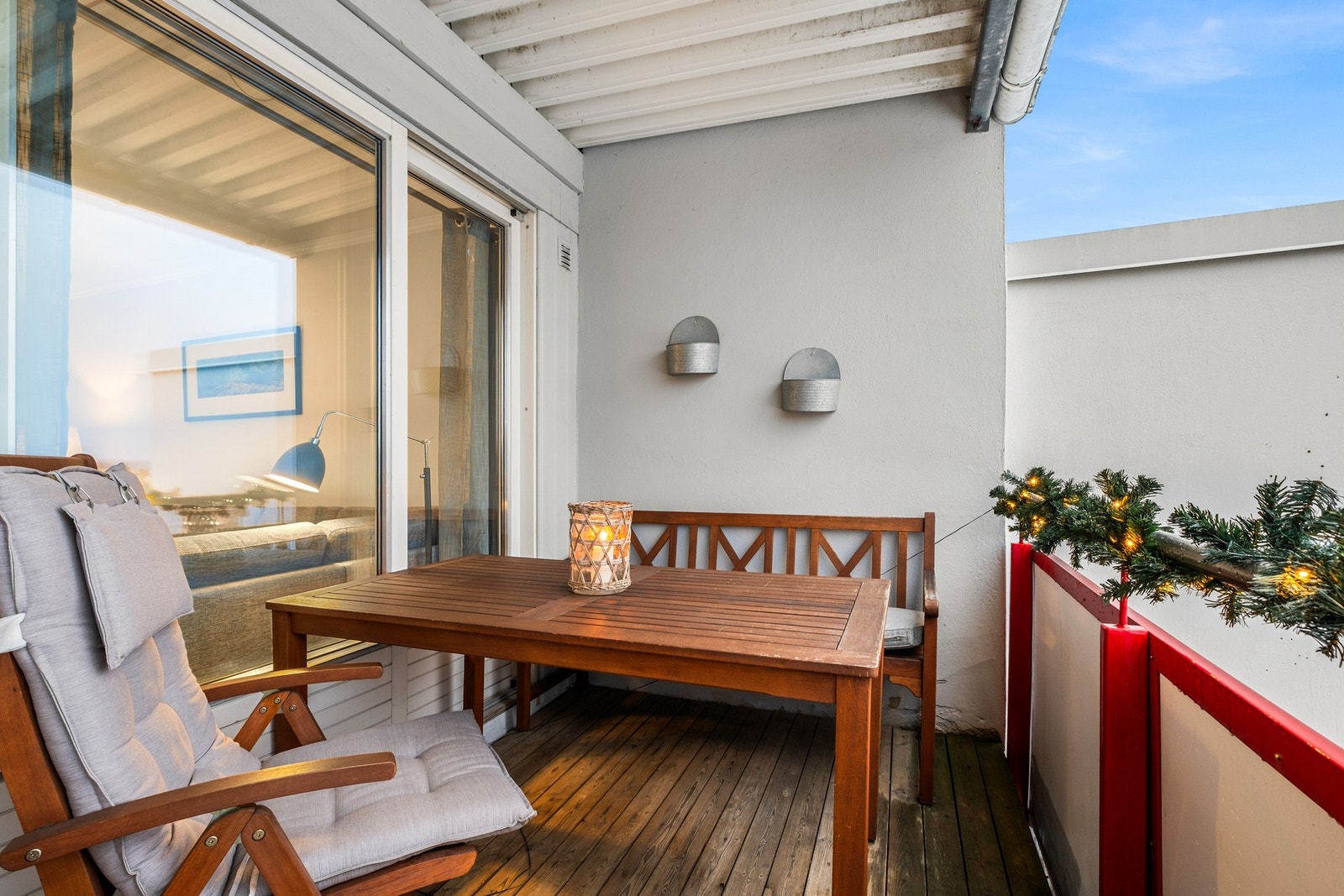 Overbygd balkong med gode solforhold Galleribilde