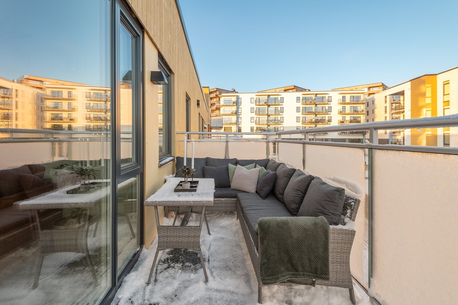 Balkongen strekker seg over 12 m². Galleribilde