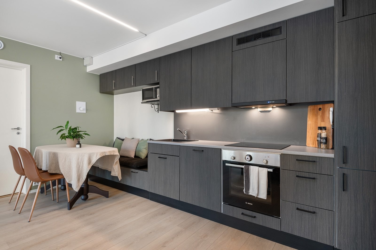 Kjøkkenet er generelt utstyrt med integrert kjøl/fryseskap, oppvaskmaskin, platetopp og stekovn. Galleribilde