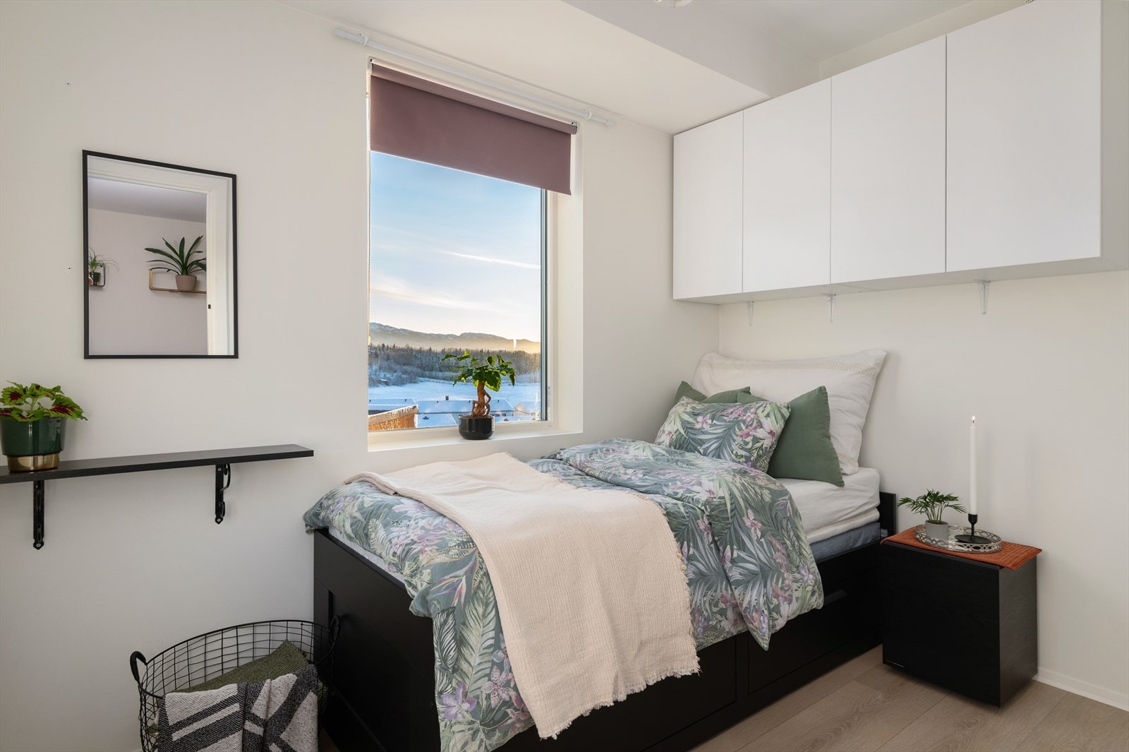 Soverommet på 6 m² har vinduer som er vendt mot øst og sør. Galleribilde