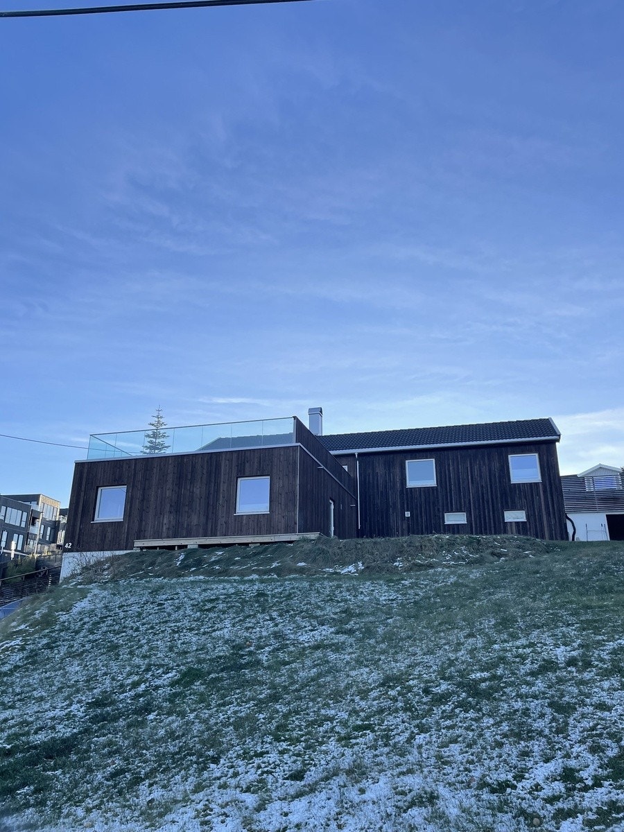 Hybel til venstre i bildet. Galleribilde