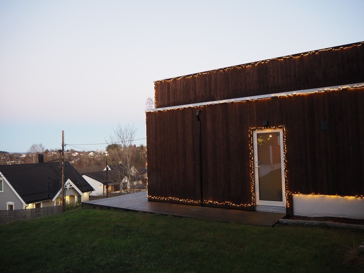 Inngangsparti og platting tilhørende hybel. Galleribilde