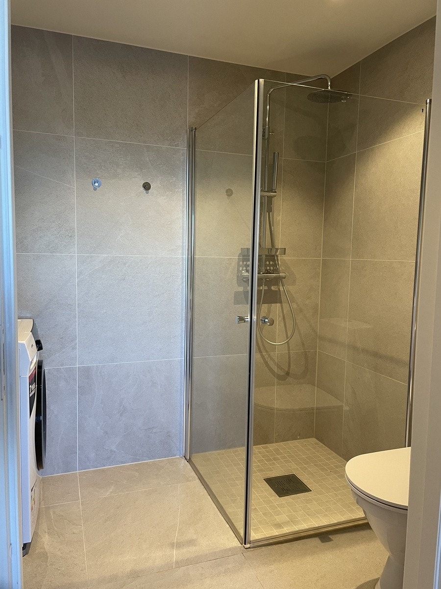 Romslig dusjhjørne. Galleribilde