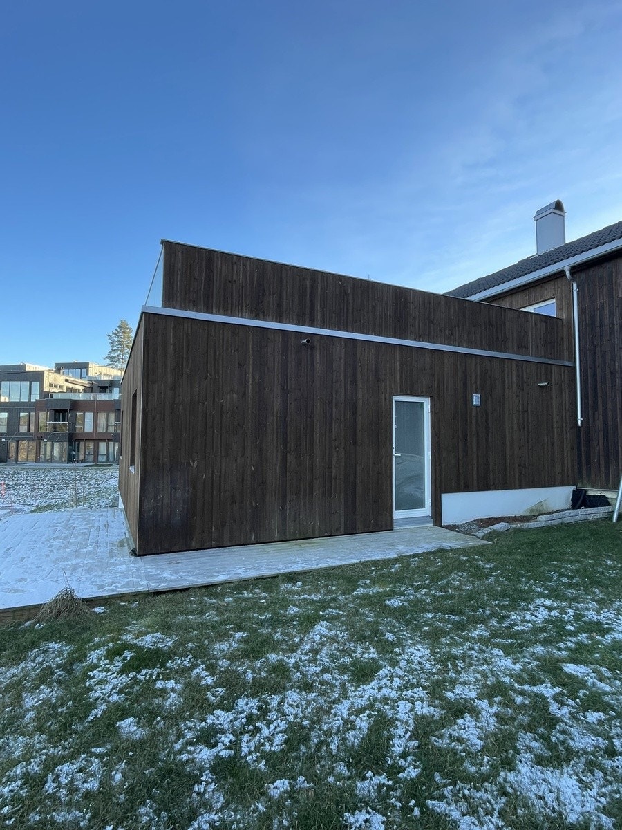 Inngangsparti og platting tilhørende hybel. Galleribilde