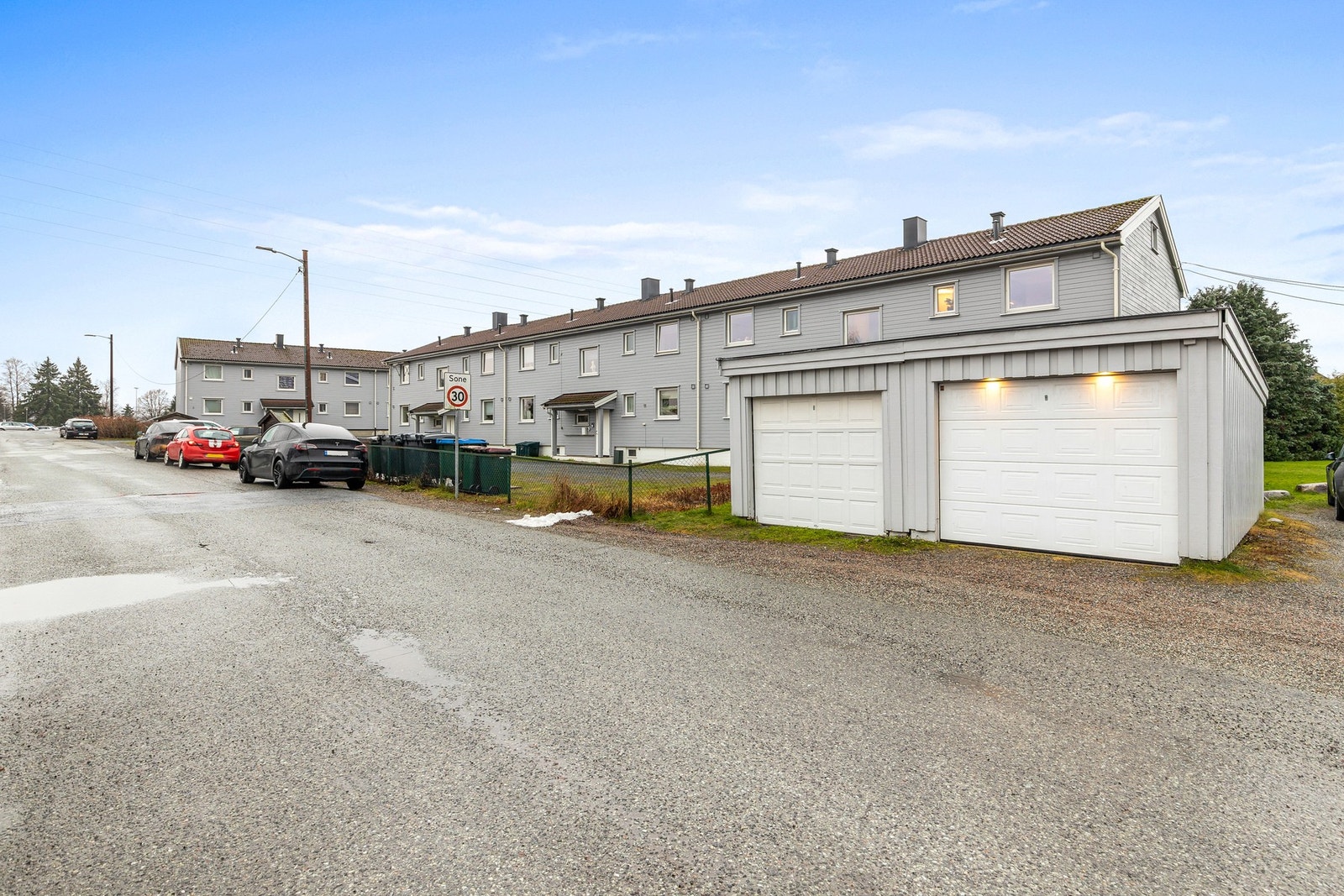 Det medfølger en garasjeplass til leiligheten Galleribilde