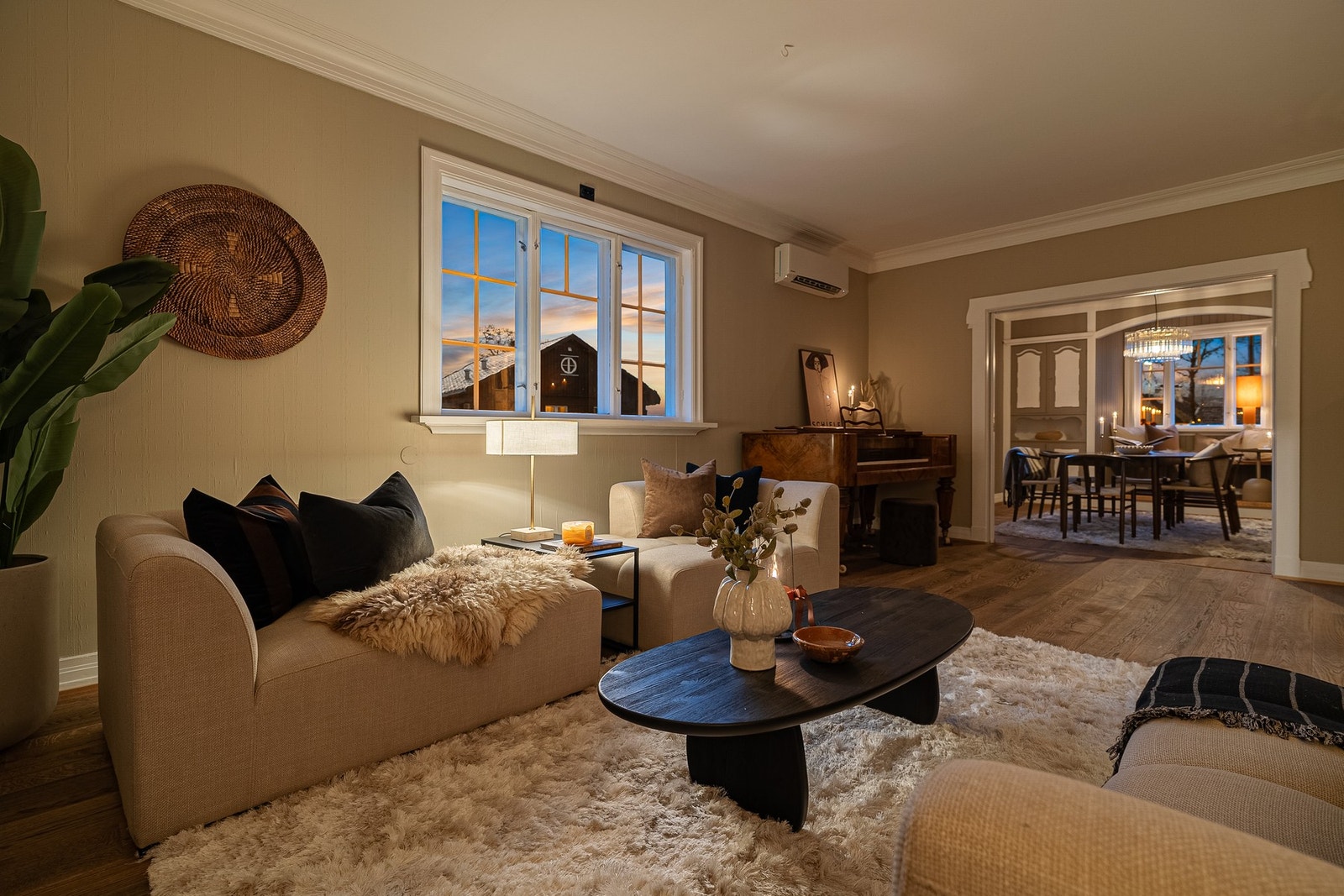 Boligarealet måler 243 kvm og løper over fire etasjer. Galleribilde