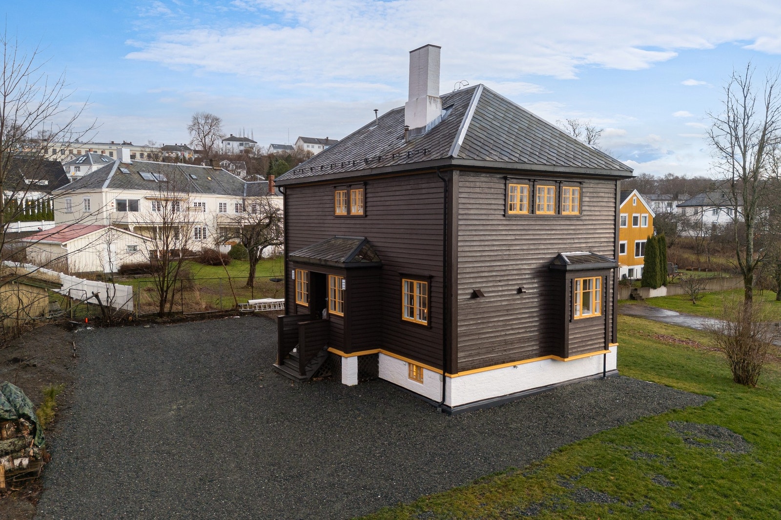 Eiendommen har godkjent oppføring av garasje. Galleribilde