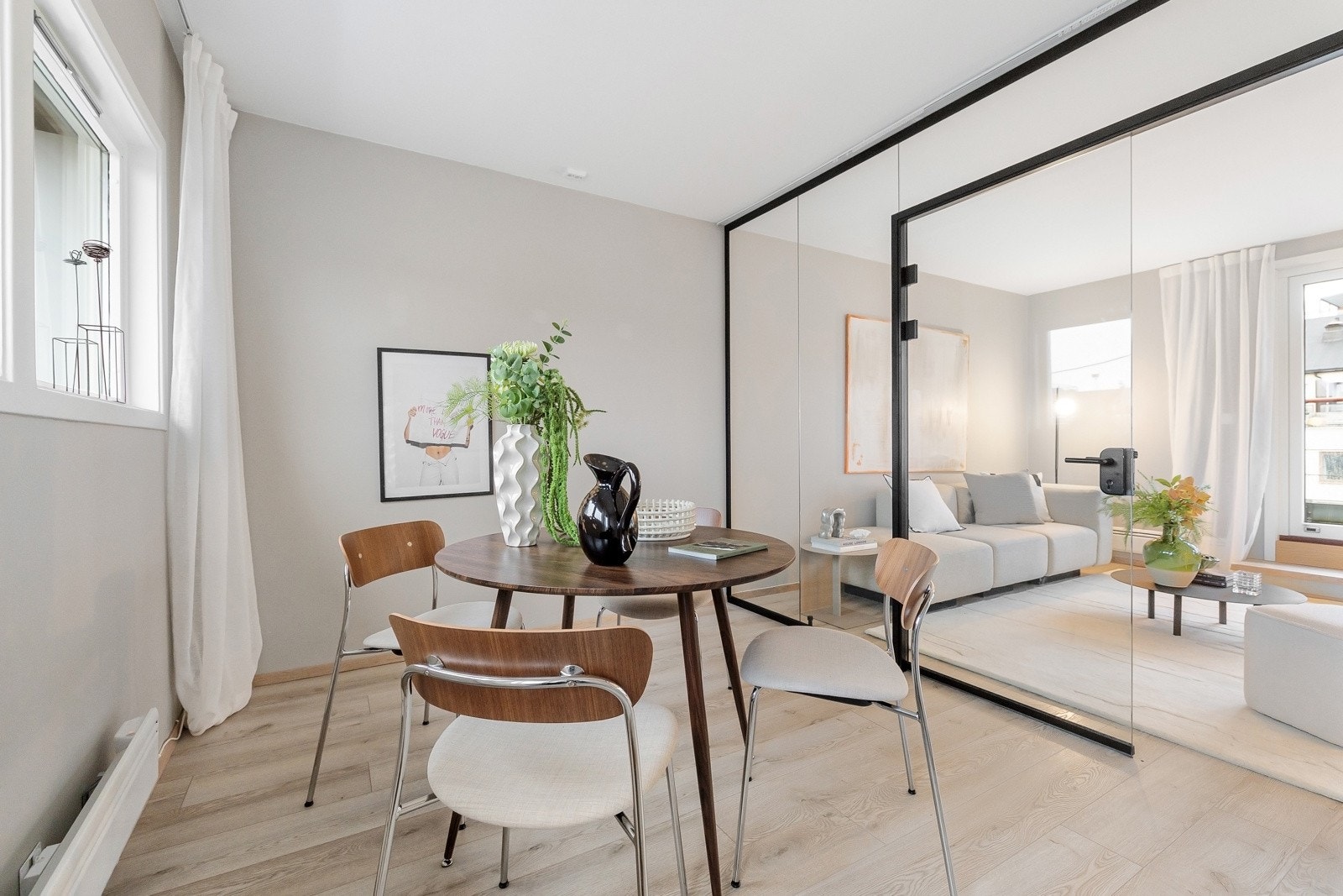 Her er det god plass til spisebord, perfekt for middagselskap. Galleribilde