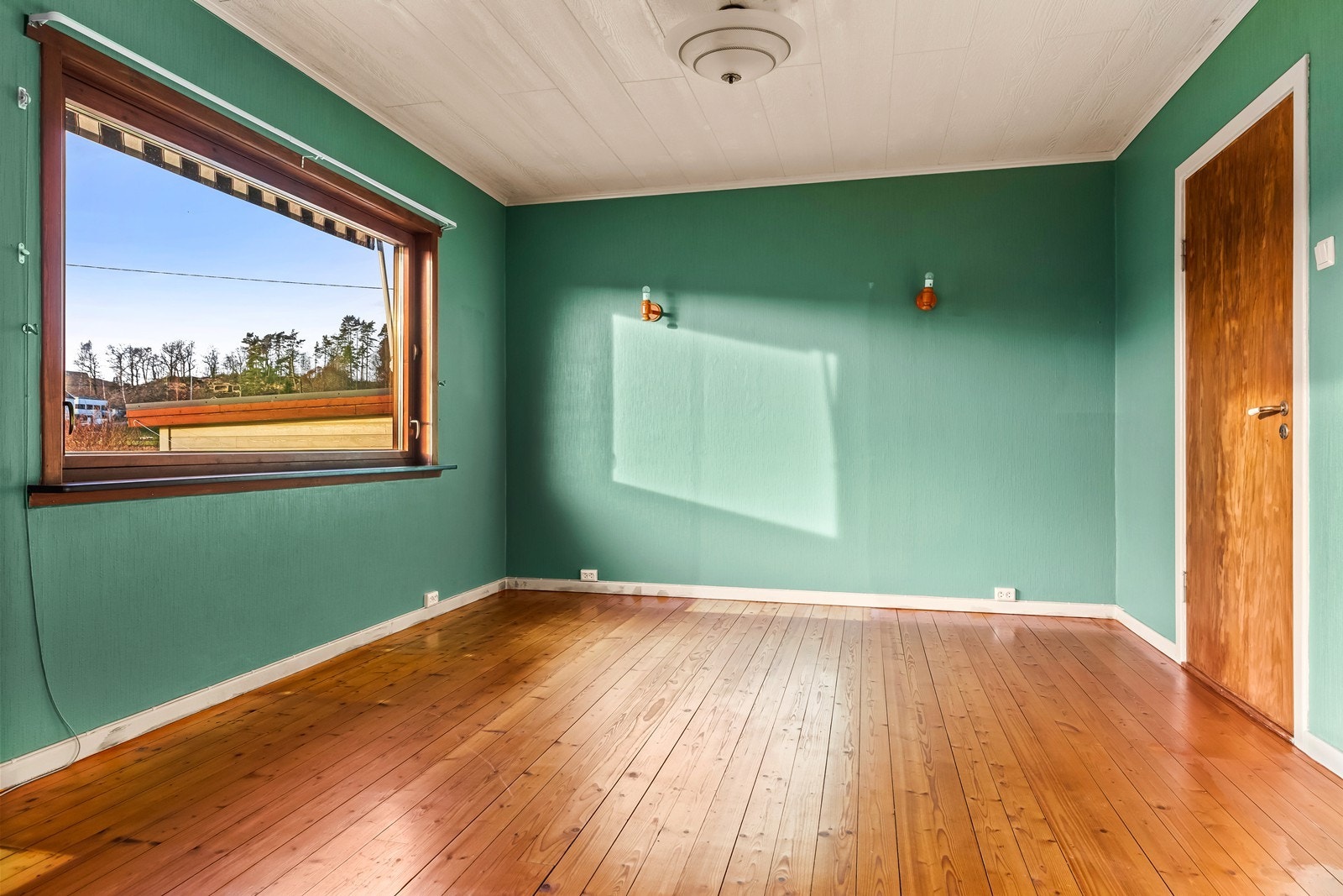 I tilknytning til stuen ligger en spisestue med plass til en større sittegruppe. Galleribilde