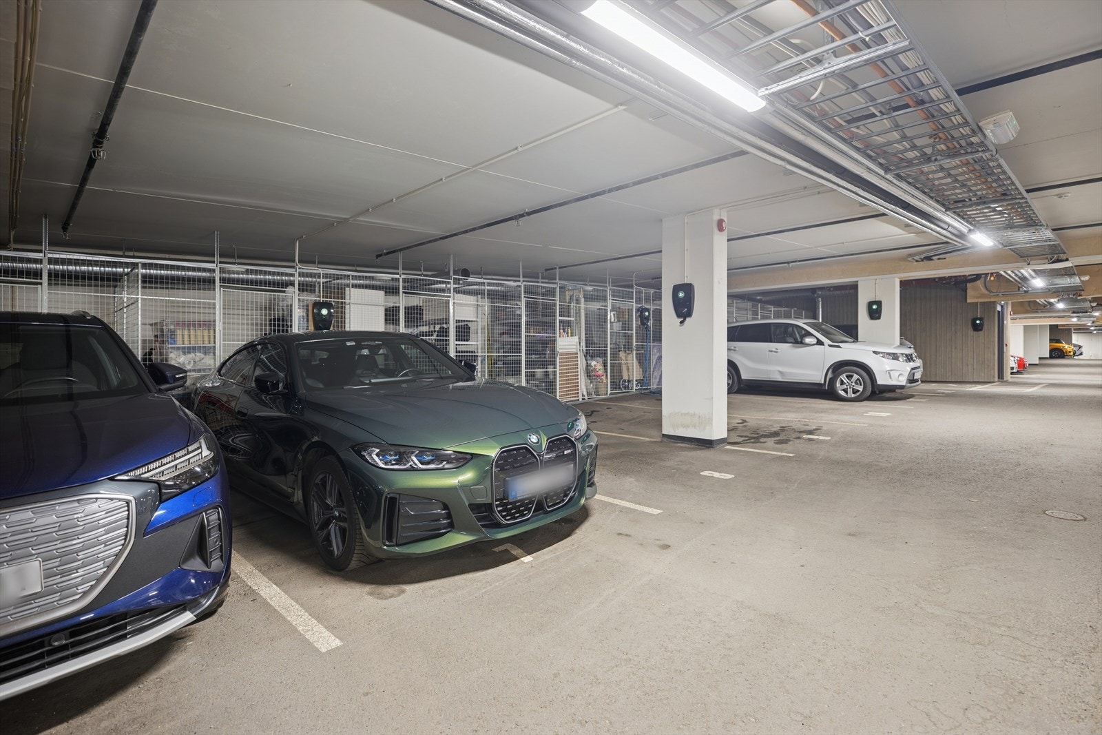 Leiligheten disponerer en parkeringsplass i felles garasjekjeller. Galleribilde