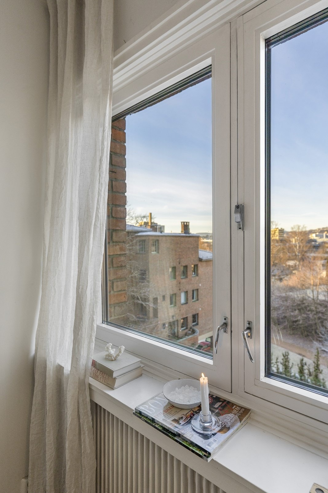 Høyt og fritt i byggets 4. etasje med utsyn mot vest Galleribilde