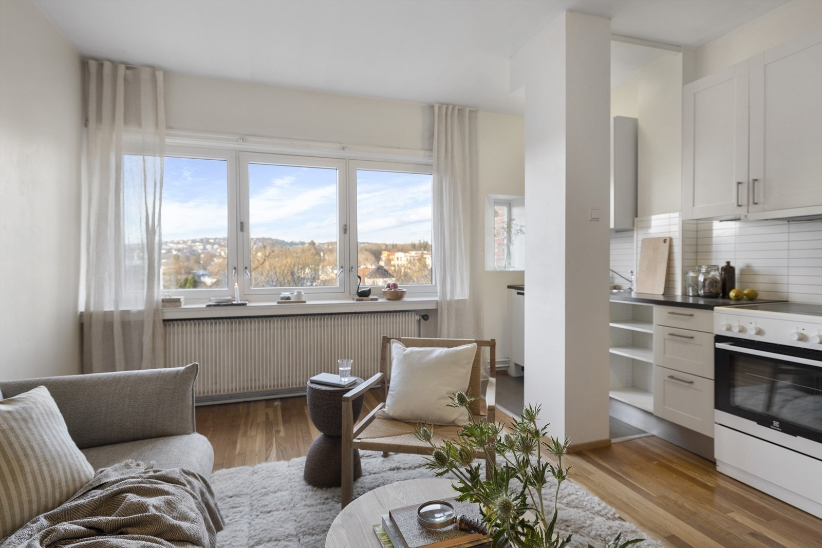 Fyring/V.V./Internett er inkl. i lave felleskostnader. Oppvarming via radiatorer Galleribilde