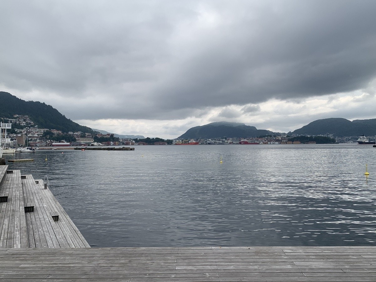 Fra Nyhavn ser vi Sandviken , Bontelabo og Nordnes. Galleribilde