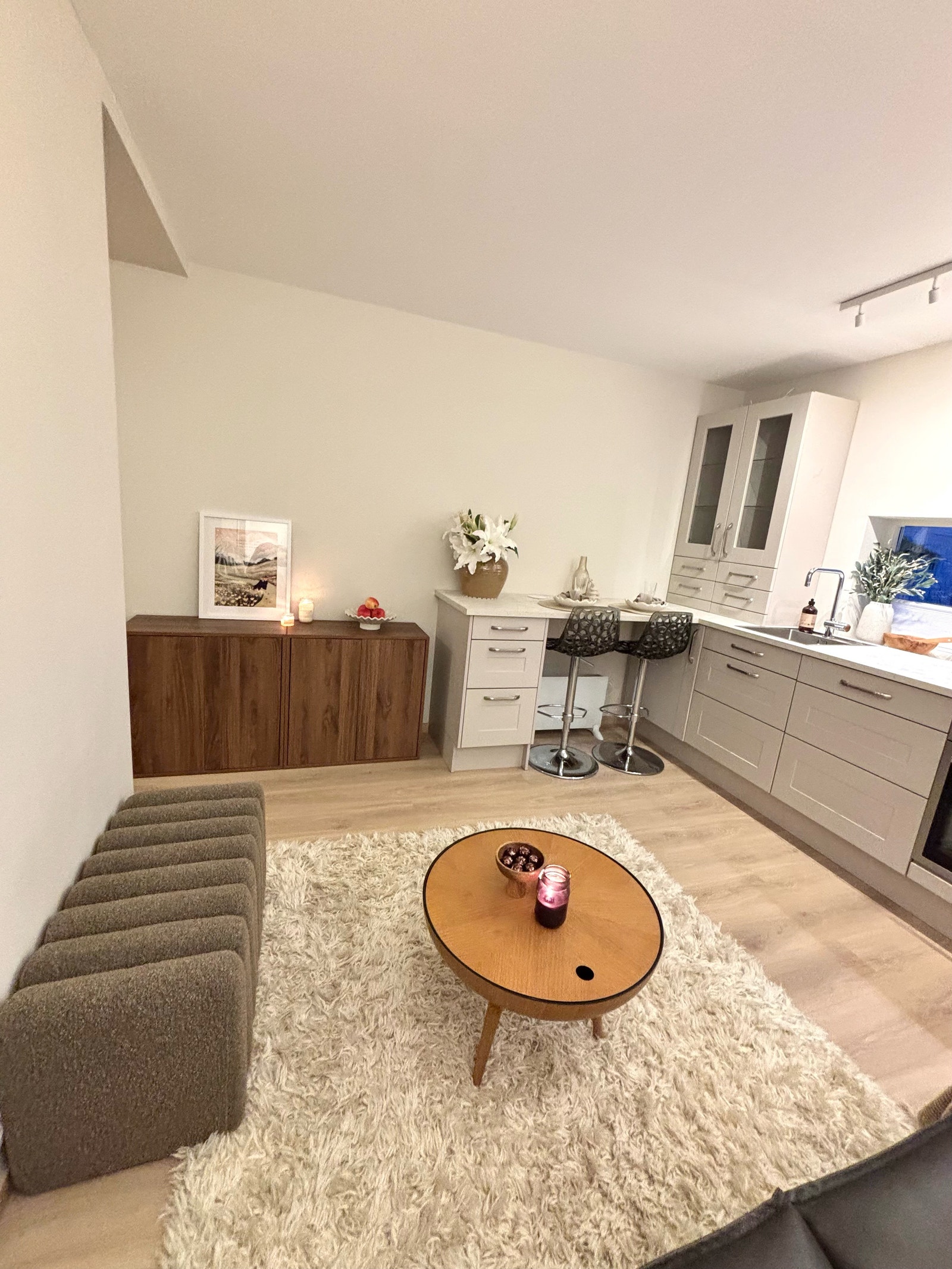 Plass til tv i stue. Fibernett er inkludert i leien. Galleribilde